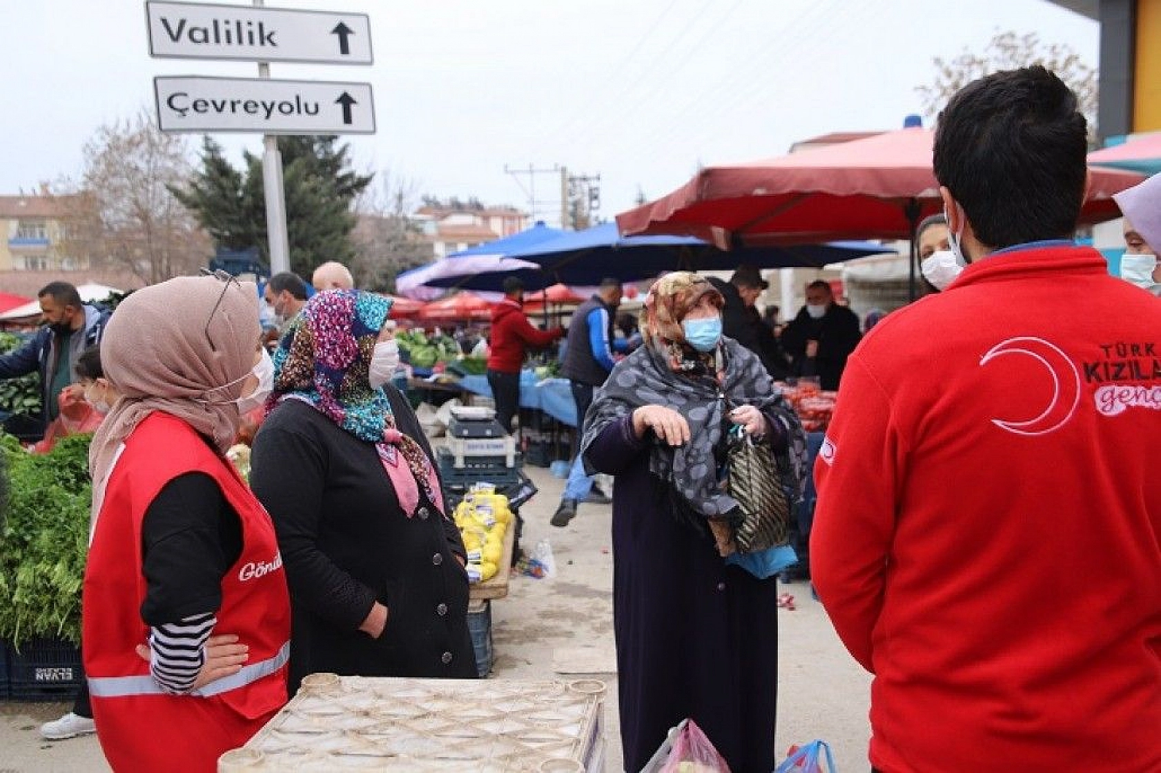 Genç gönüllülerden vefalı hareket