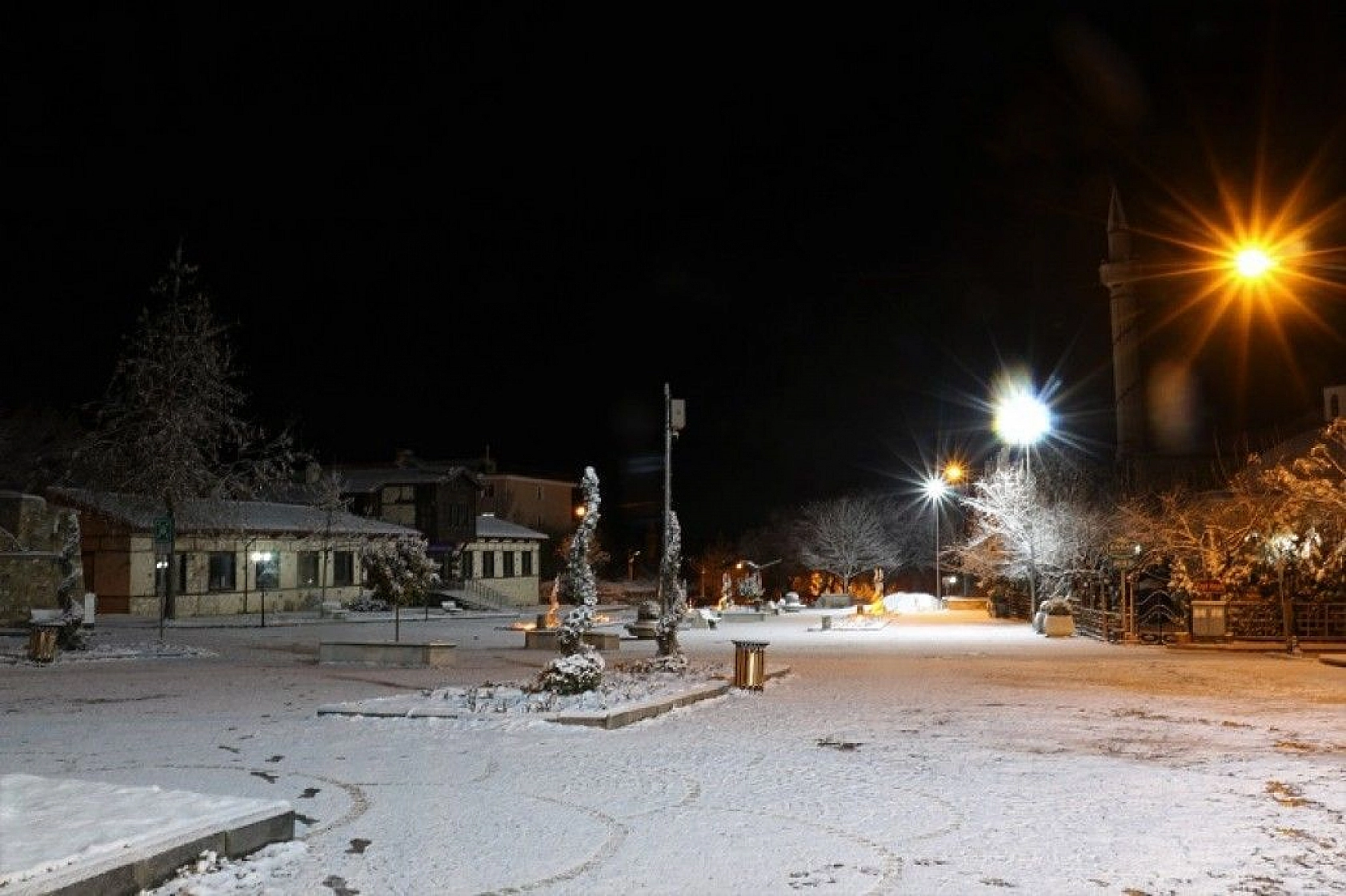 Karla kaplı Harput'ta ışıklarla görsel şölen