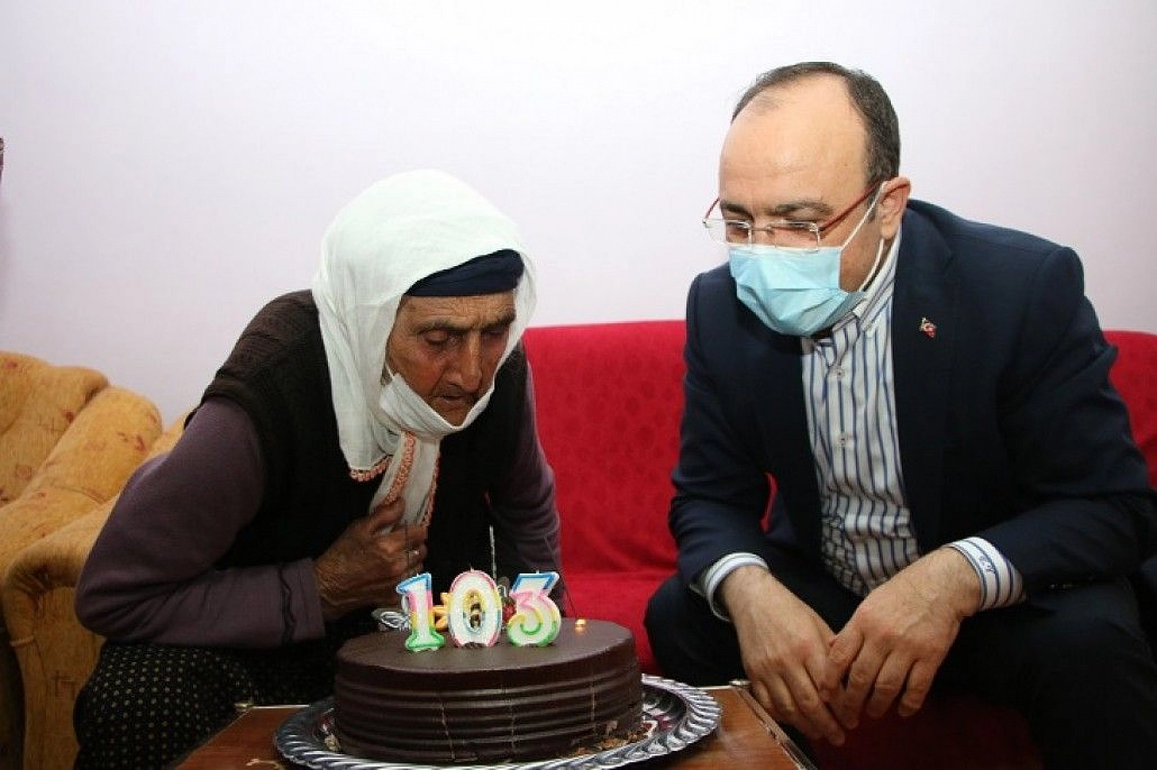 Şahide nine 103 yaşına girdi, ilk defa doğum günü kutladı, ilk defa vali gördü