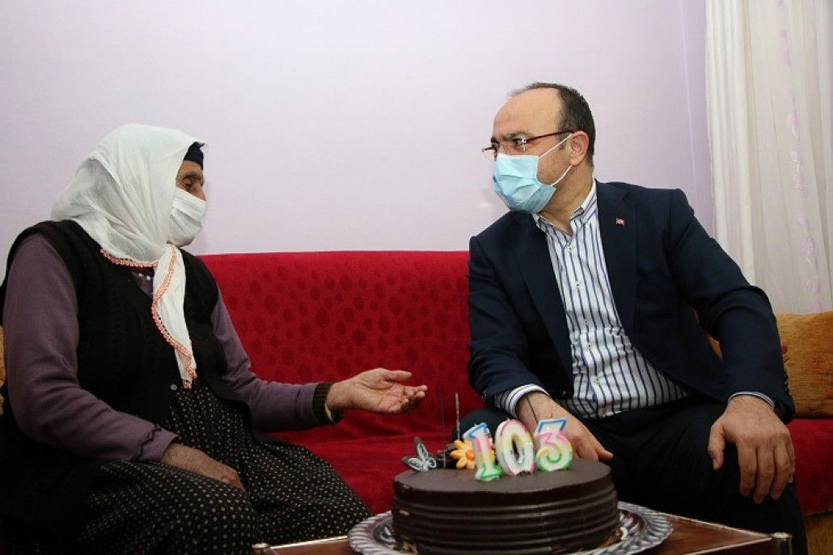 Şahide nine 103 yaşına girdi, ilk defa doğum günü kutladı, ilk defa vali gördü