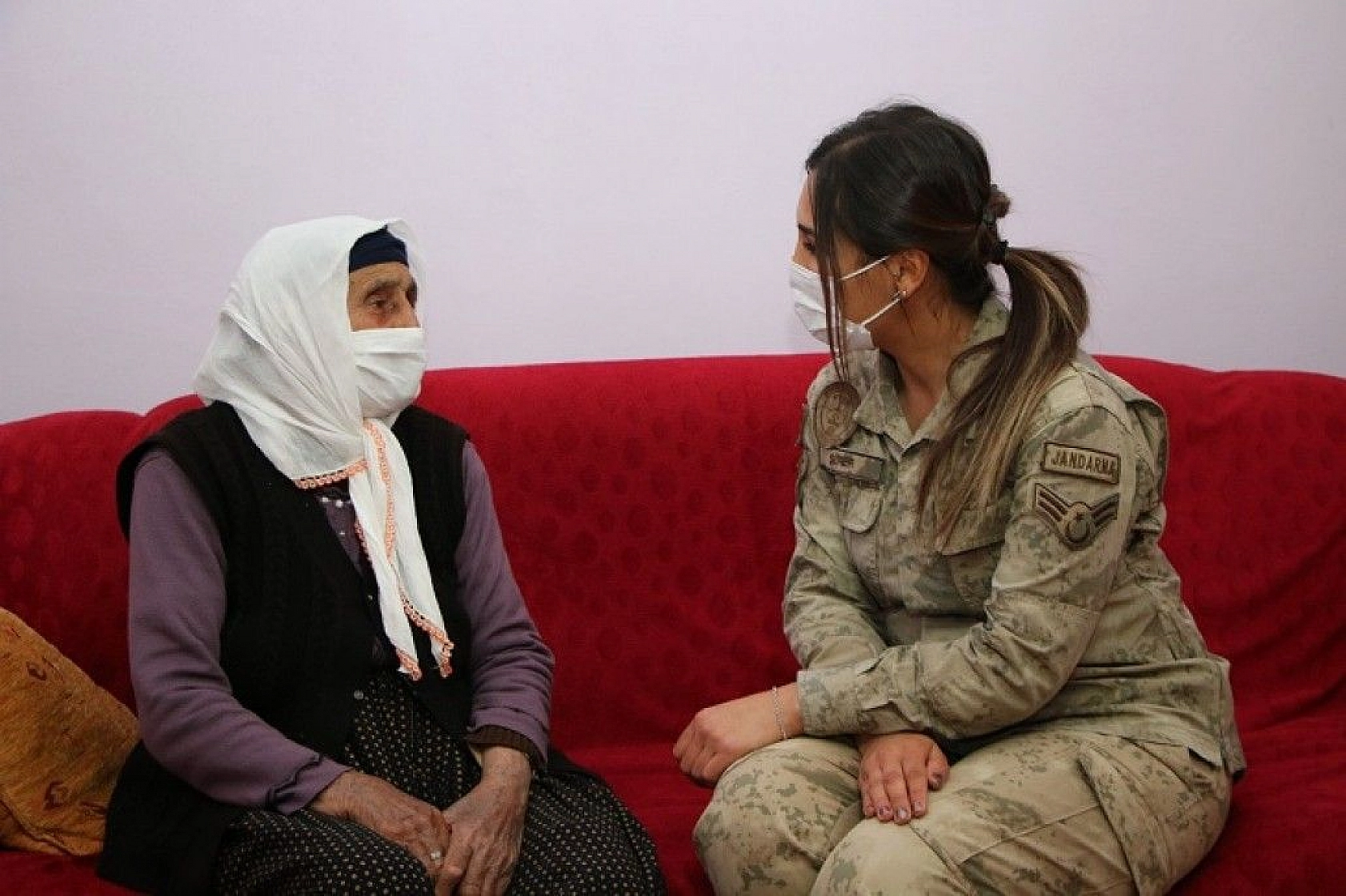 Şahide nine 103 yaşına girdi, ilk defa doğum günü kutladı, ilk defa vali gördü