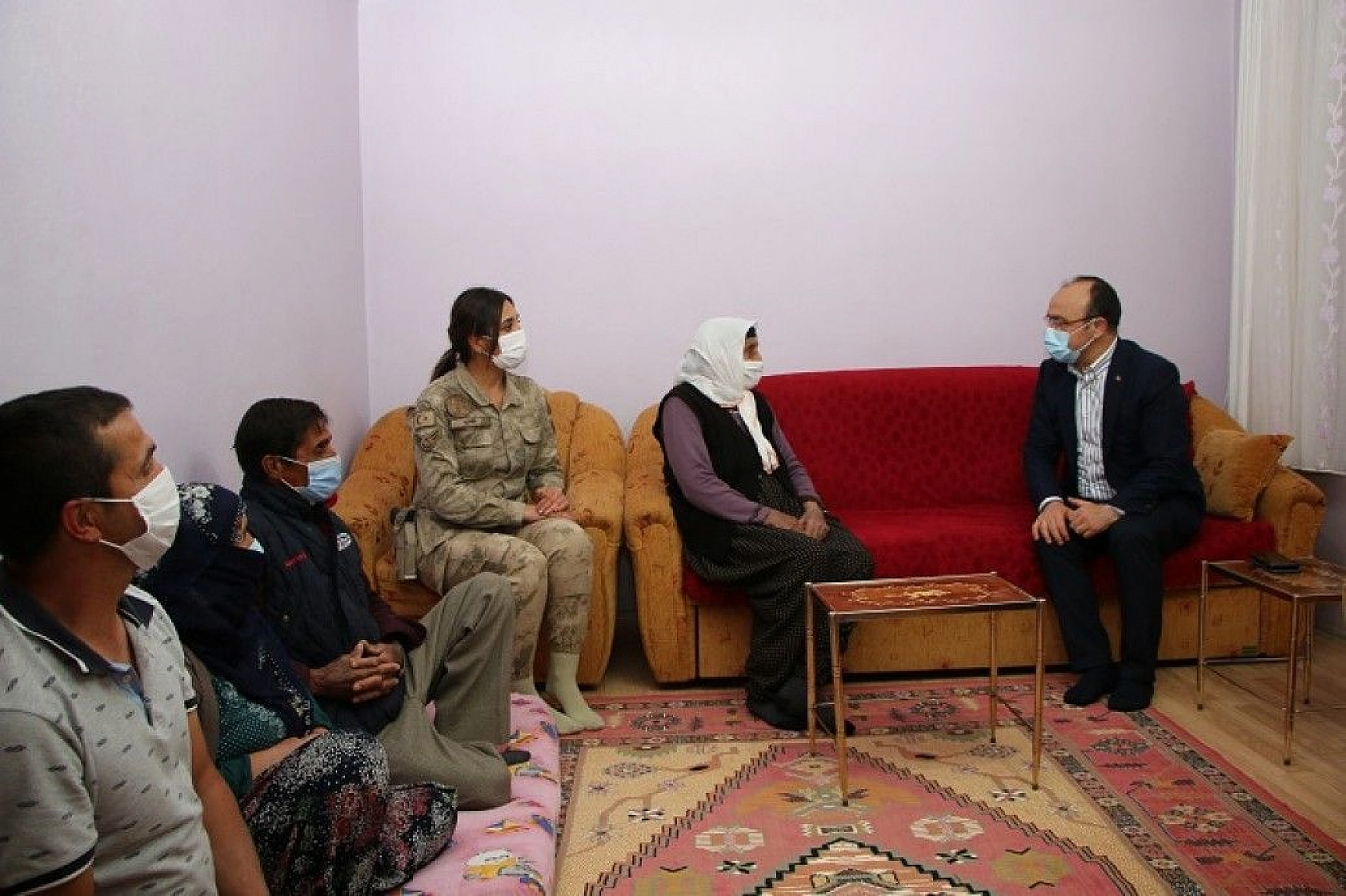 Şahide nine 103 yaşına girdi, ilk defa doğum günü kutladı, ilk defa vali gördü