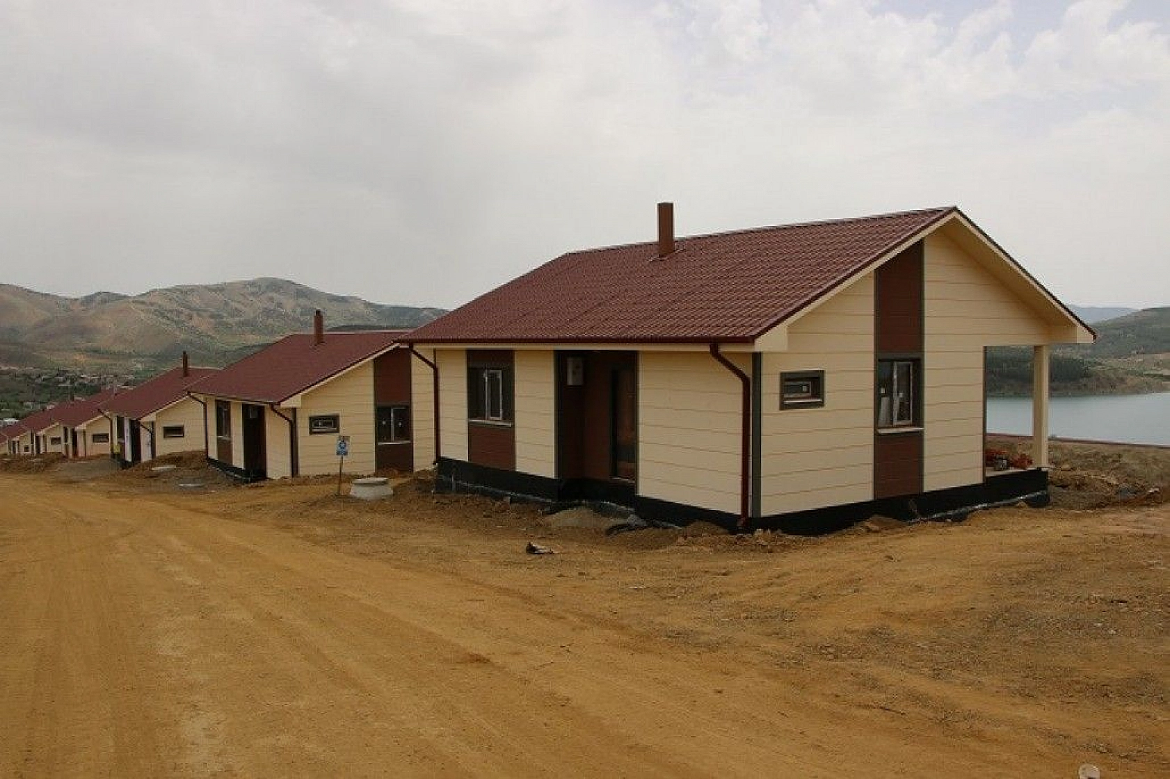 Elazığ'ın 300 köyünde, çelik konutlar yükseliyor