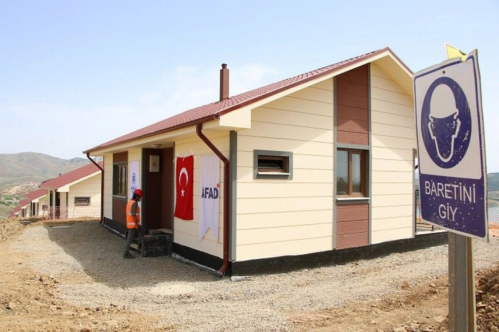 Elazığ'ın 300 köyünde, çelik konutlar yükseliyor