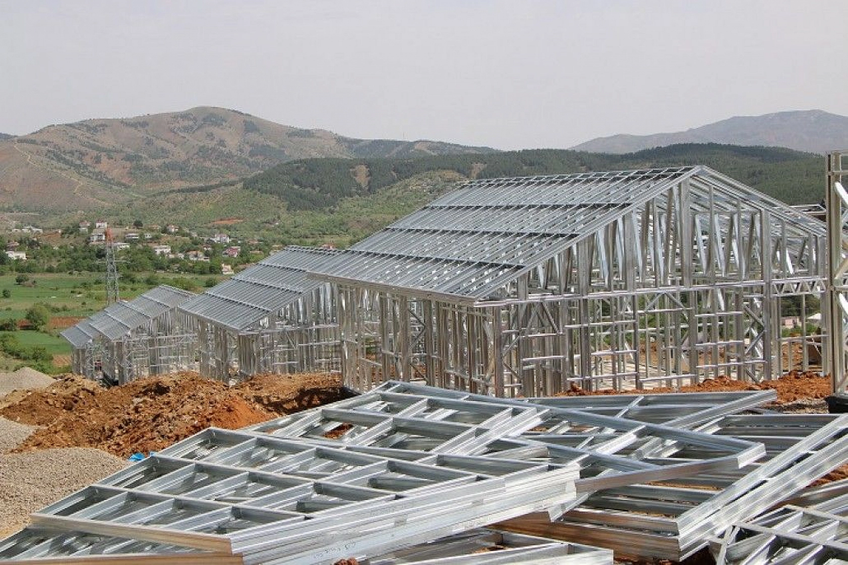 Elazığ'ın 300 köyünde, çelik konutlar yükseliyor
