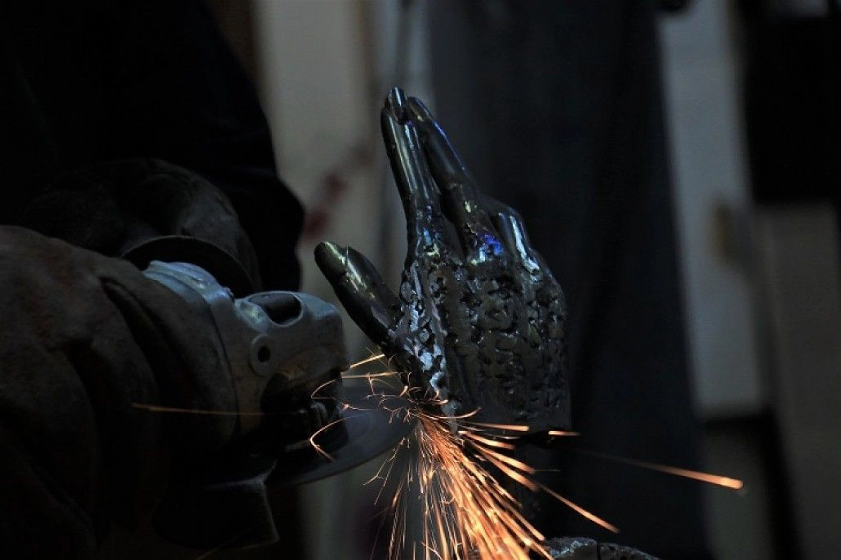 Her atık çöp değil, metali sanata çeviren 'Demir Adam'