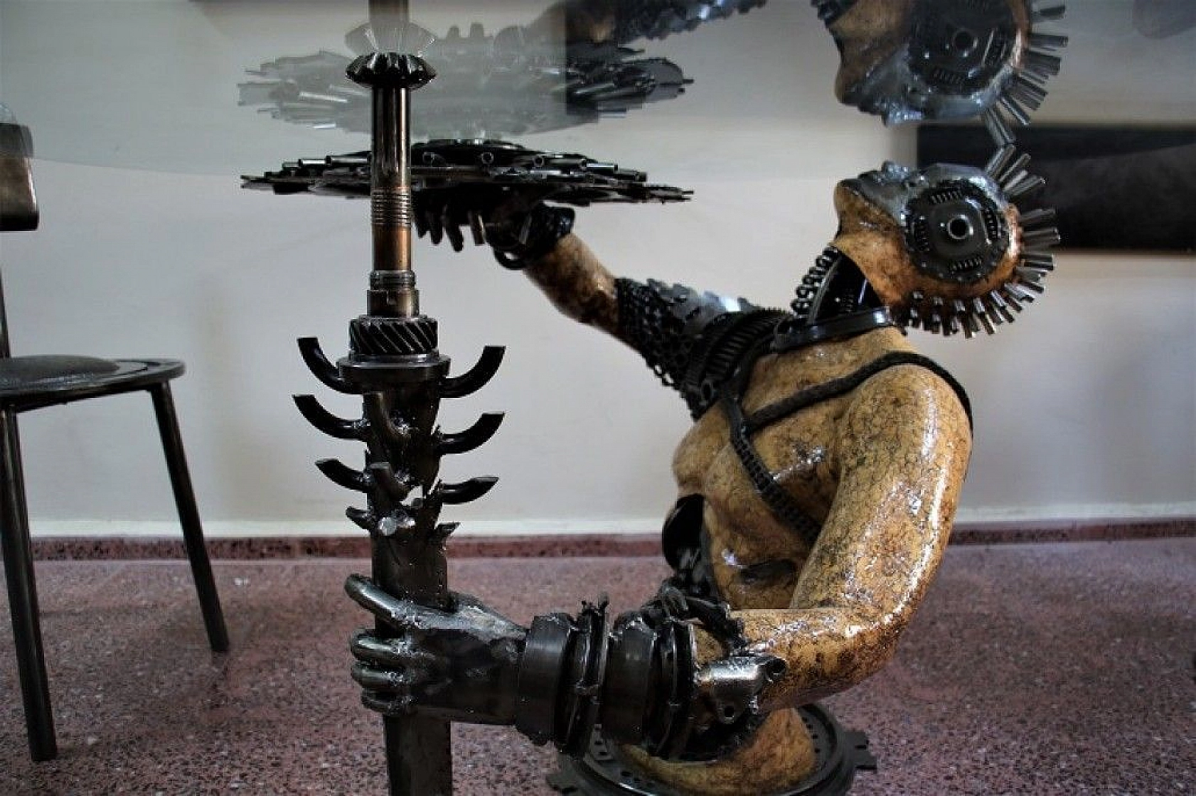 Her atık çöp değil, metali sanata çeviren 'Demir Adam'