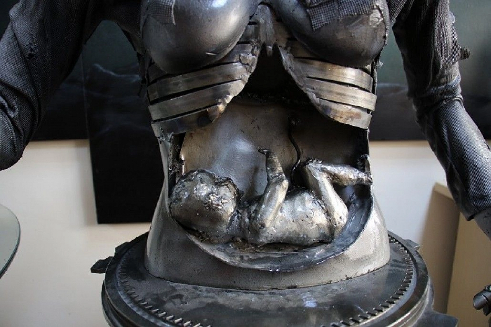 Her atık çöp değil, metali sanata çeviren 'Demir Adam'