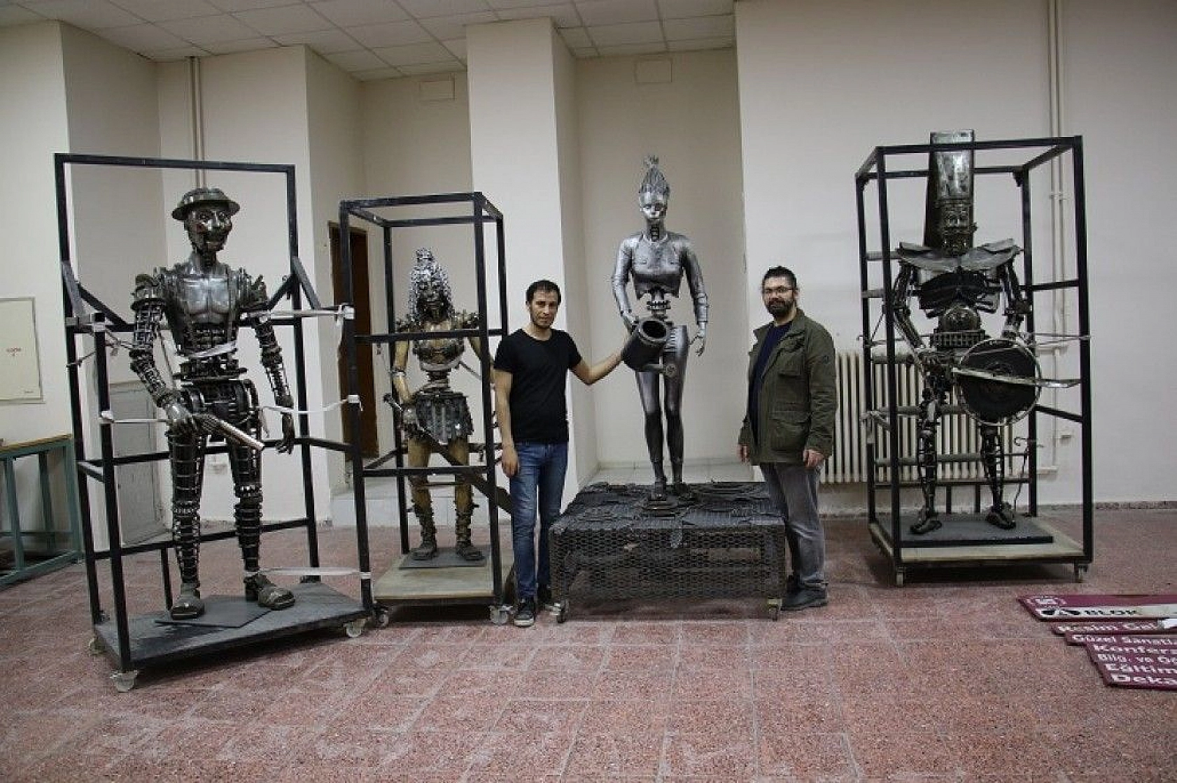 Her atık çöp değil, metali sanata çeviren 'Demir Adam'