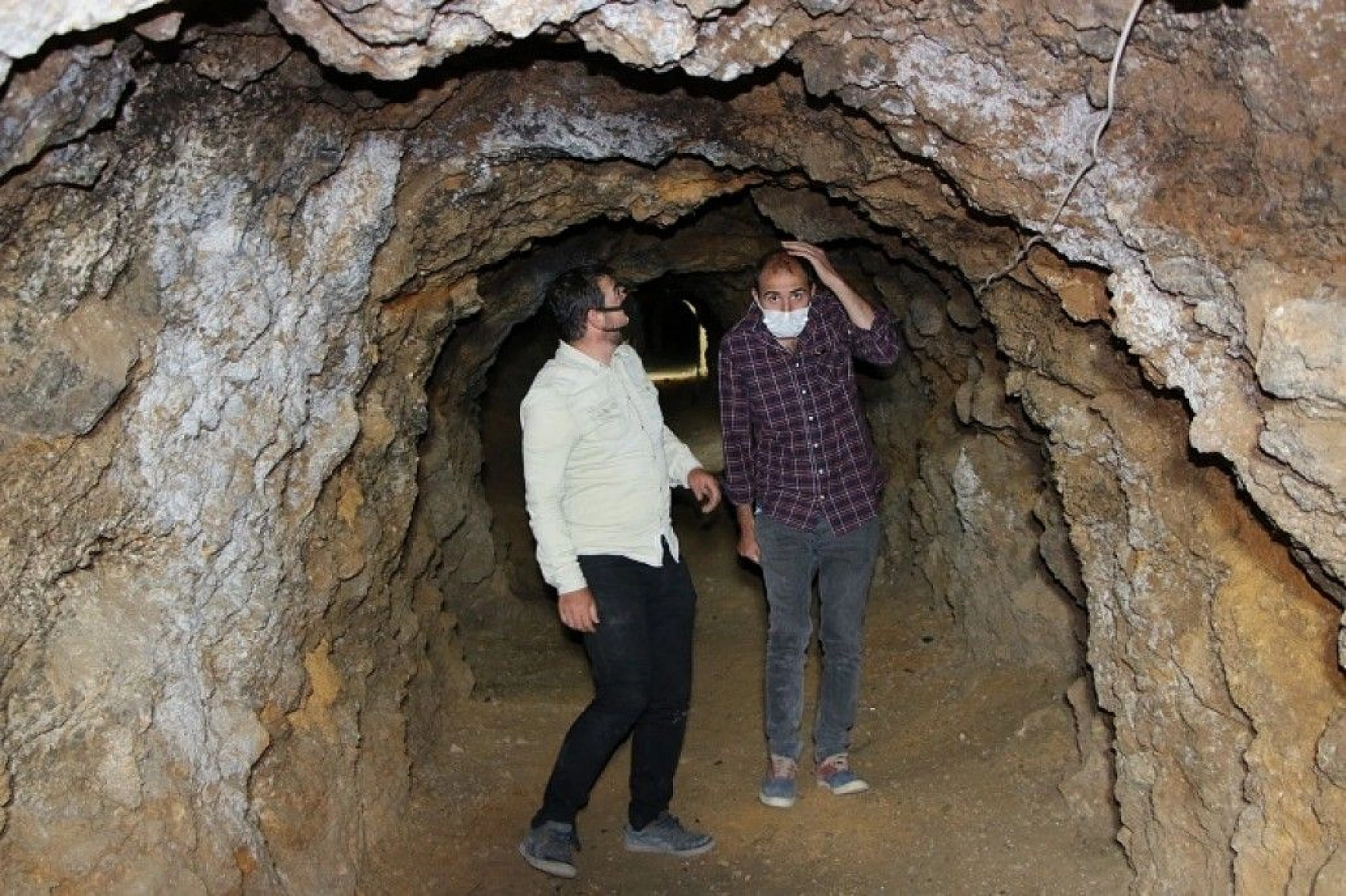 420 metre uzunluğundaki tünel lokantaya, yemeğe değil, serinlemeye geliyorlar