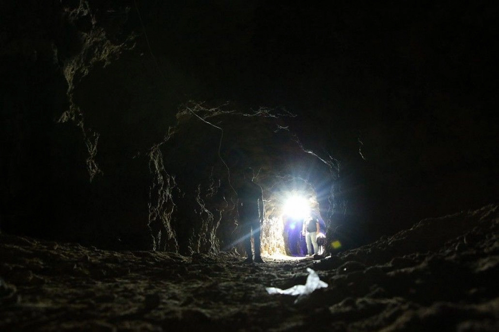 420 metre uzunluğundaki tünel lokantaya, yemeğe değil, serinlemeye geliyorlar