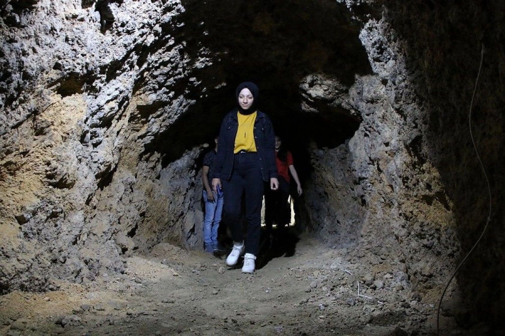 420 metre uzunluğundaki tünel lokantaya, yemeğe değil, serinlemeye geliyorlar