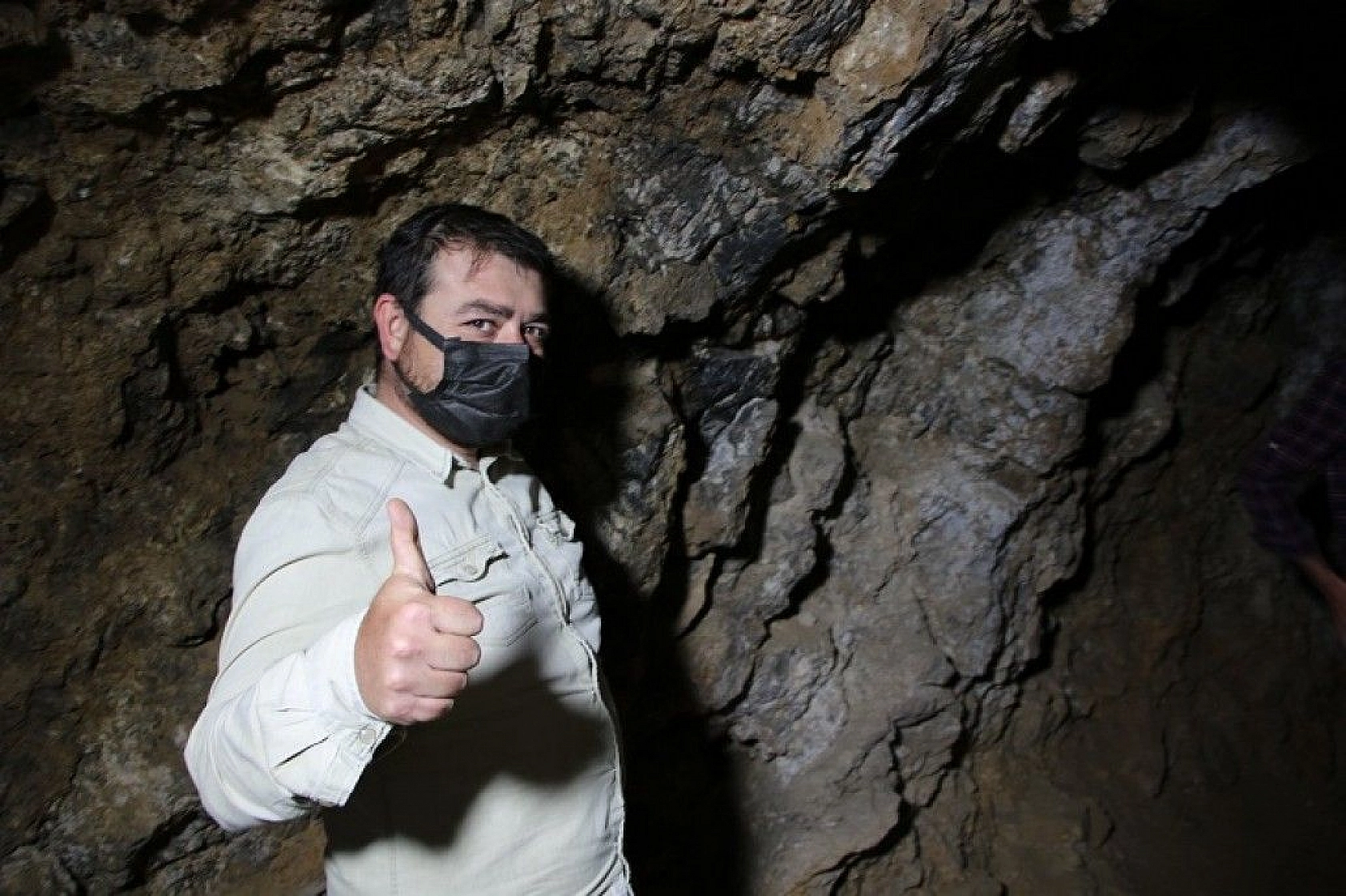 420 metre uzunluğundaki tünel lokantaya, yemeğe değil, serinlemeye geliyorlar