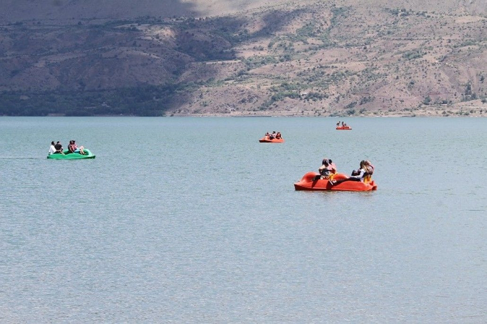 Doğunun gizli denizi Hazar Gölü, misafirlerini ağırlamaya başladı
