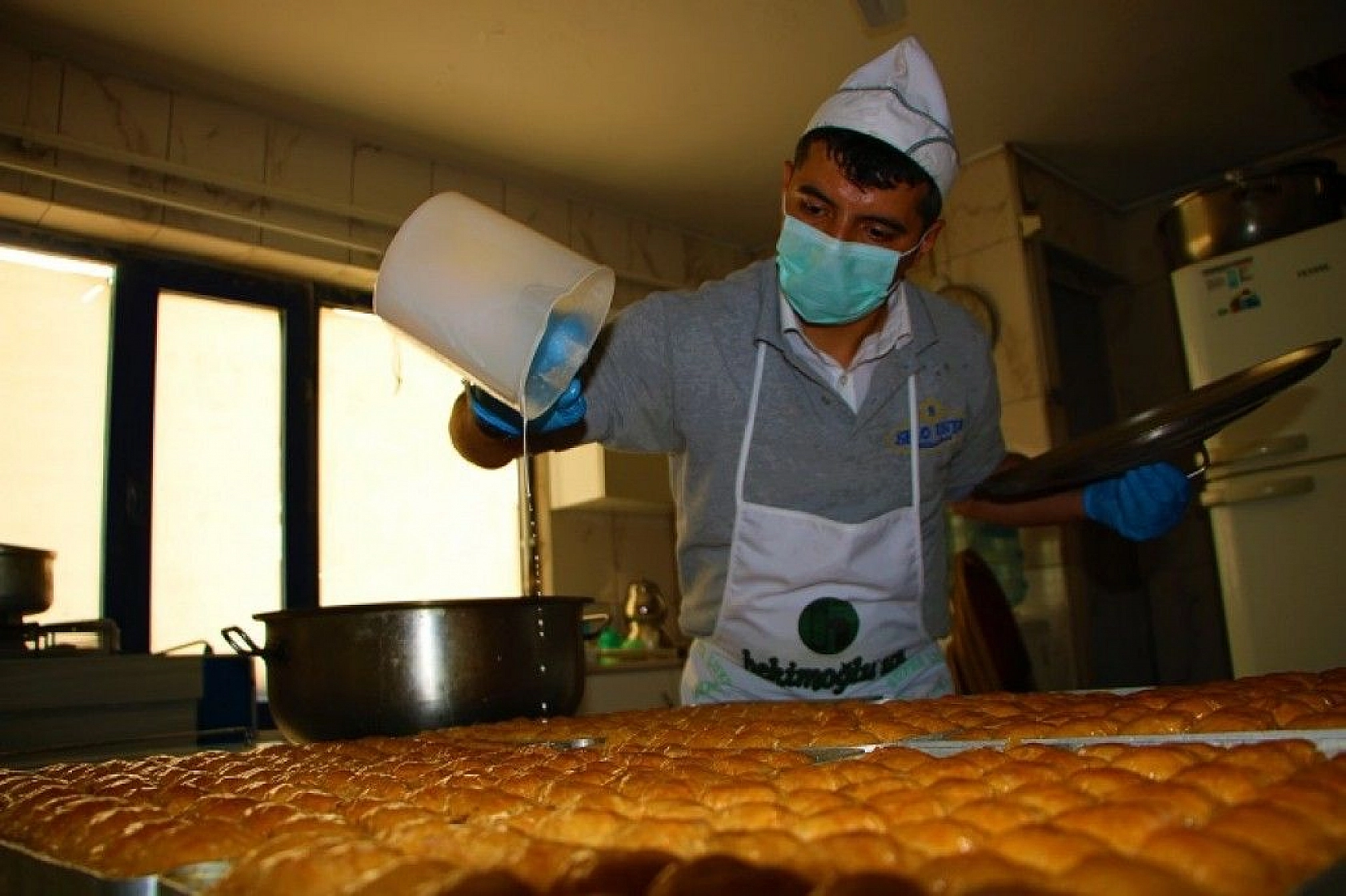 Elazığ'da tatlıcıların bayram yoğunluğu