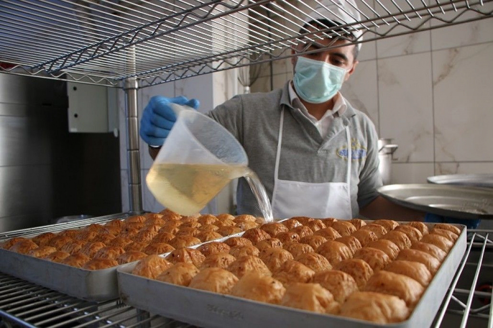 Elazığ'da tatlıcıların bayram yoğunluğu