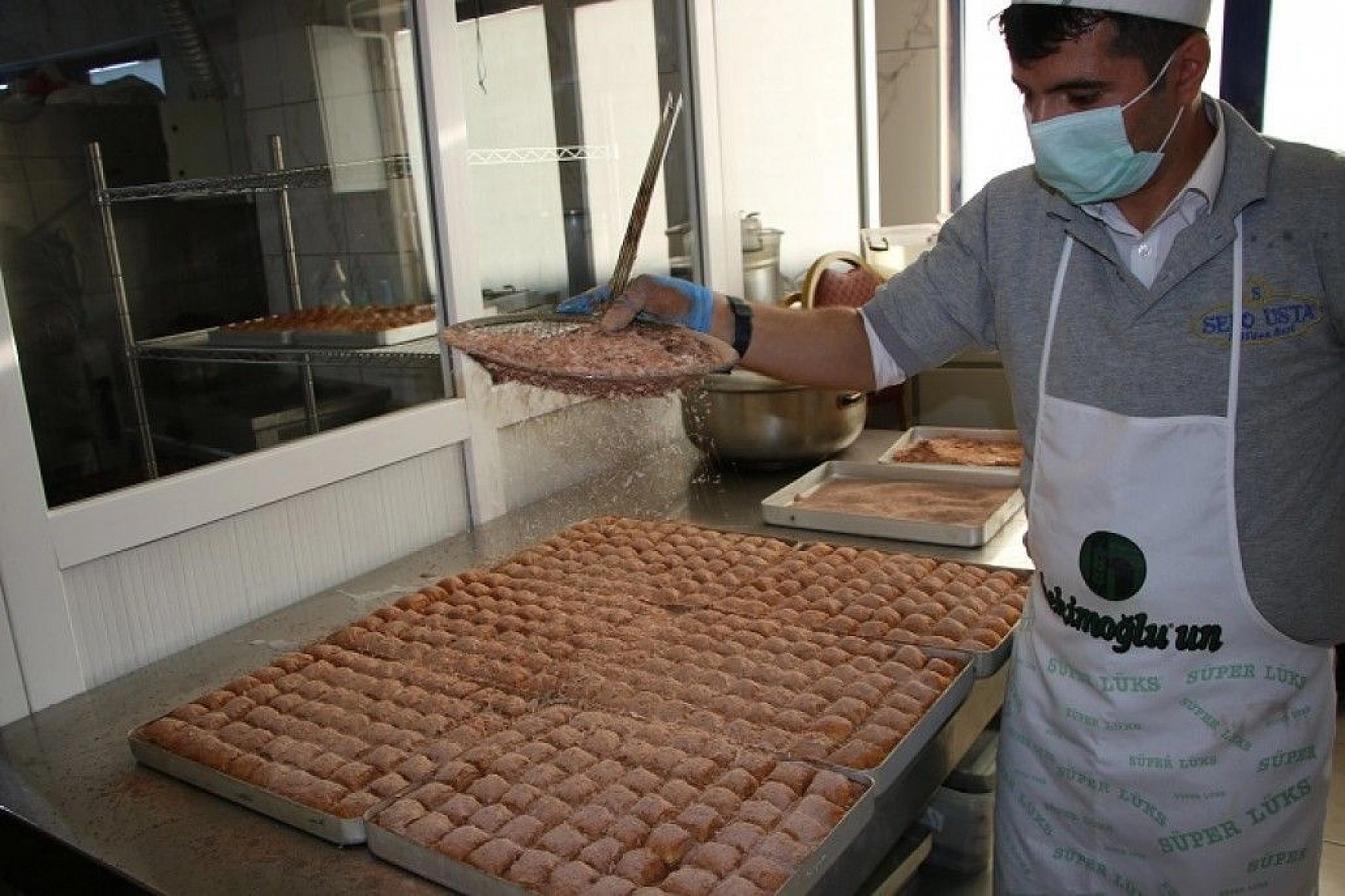 Elazığ'da tatlıcıların bayram yoğunluğu