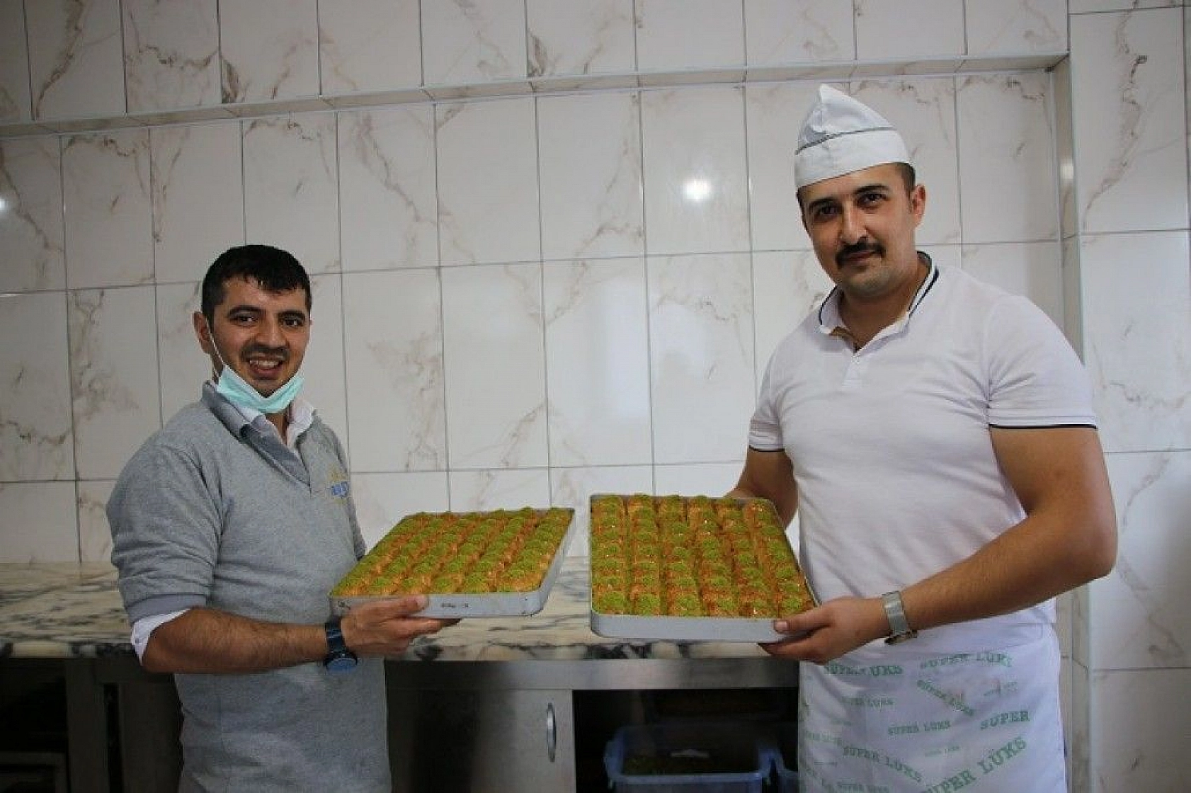 Elazığ'da tatlıcıların bayram yoğunluğu