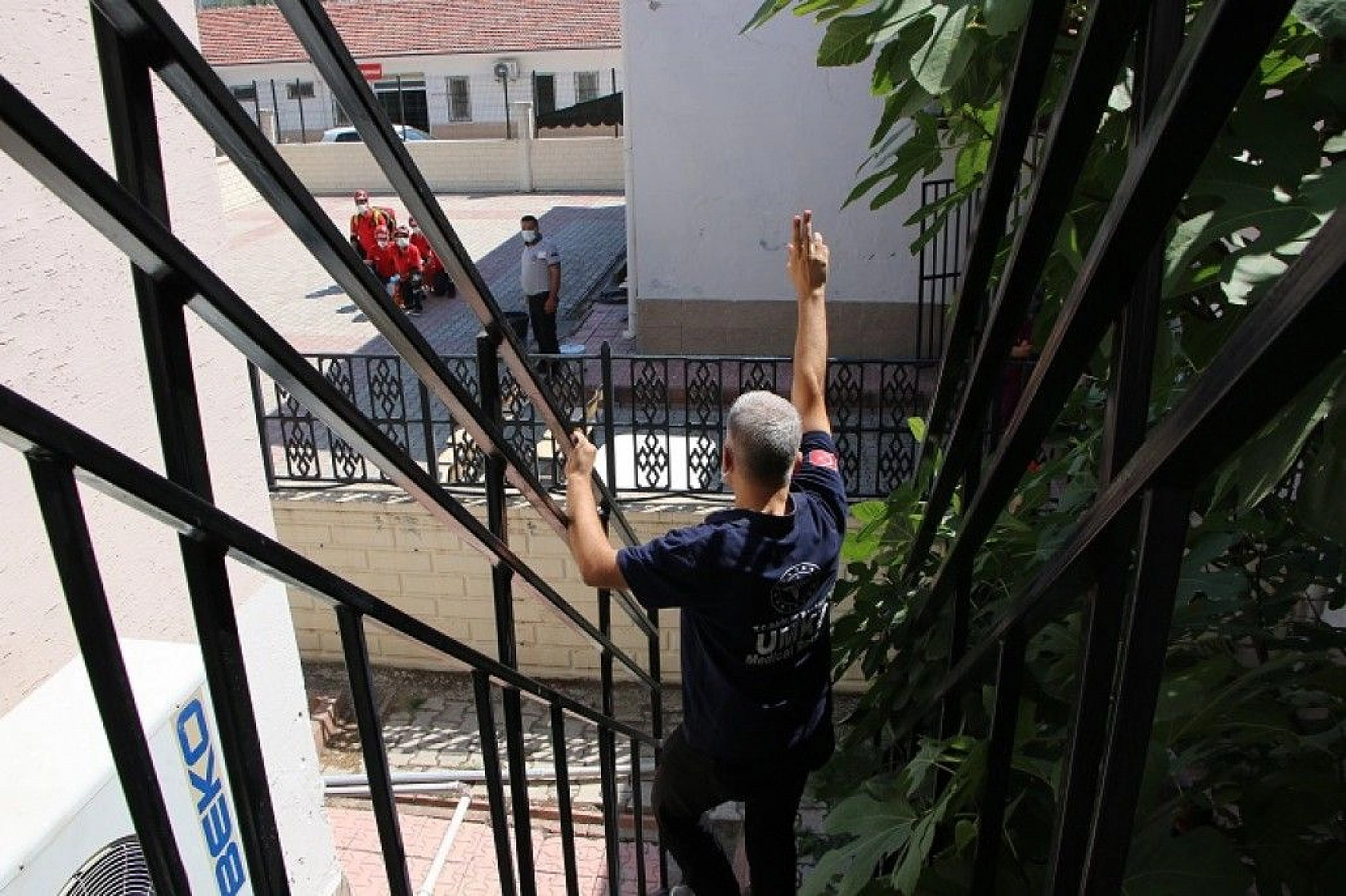 Elazığ'da deprem ve yangın tatbikatı nefes kesti