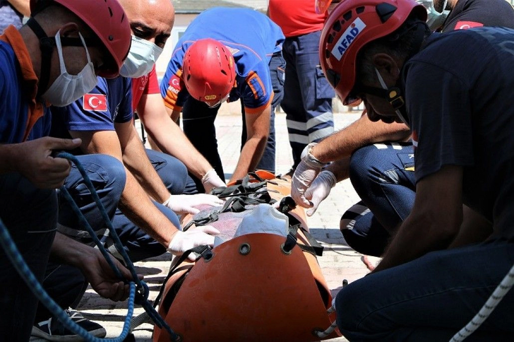 Elazığ'da deprem ve yangın tatbikatı nefes kesti