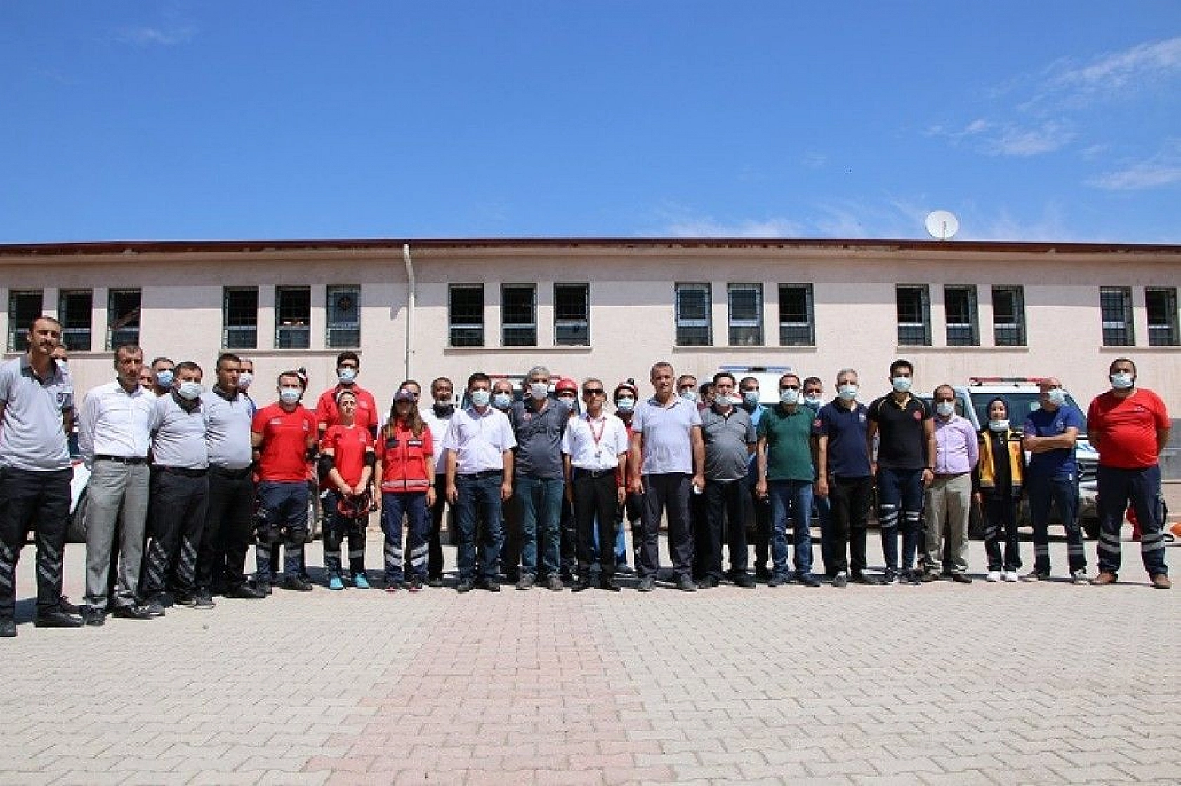 Elazığ'da deprem ve yangın tatbikatı nefes kesti