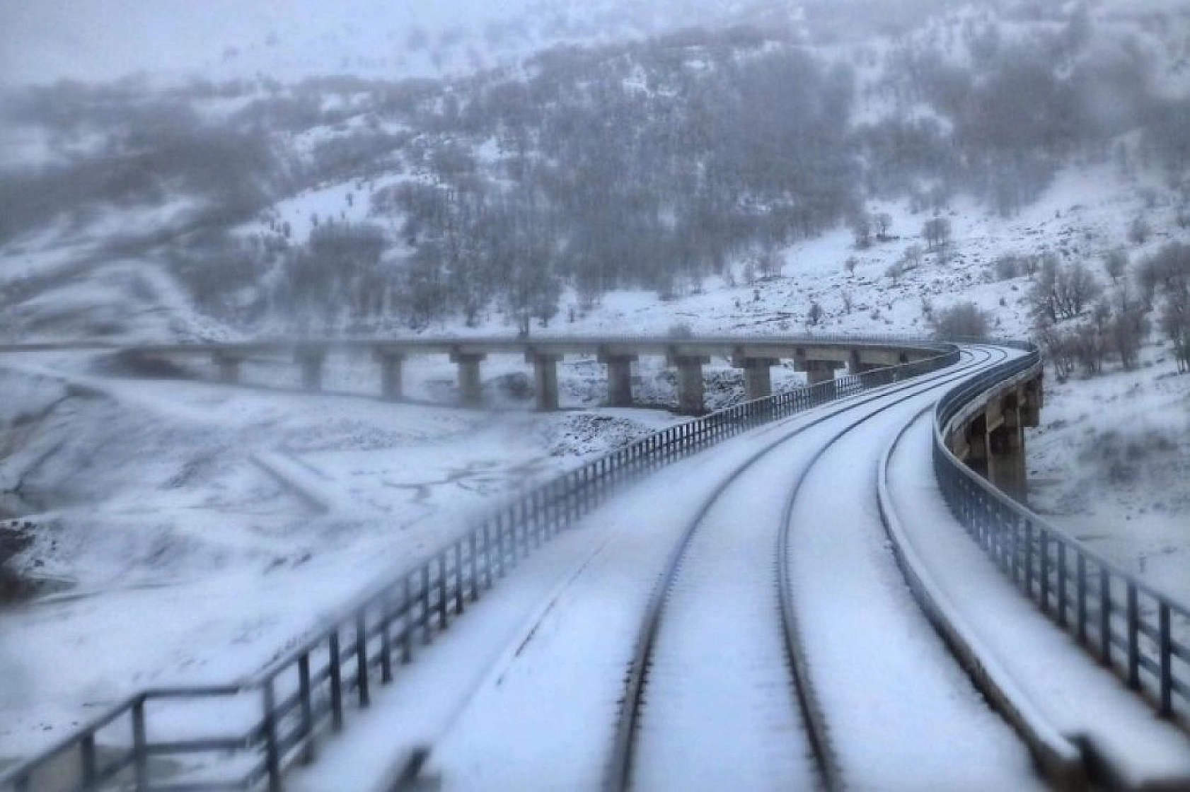 Elazığ-Tatvan arası tren yolculuğundan muhteşem kış manzaraları