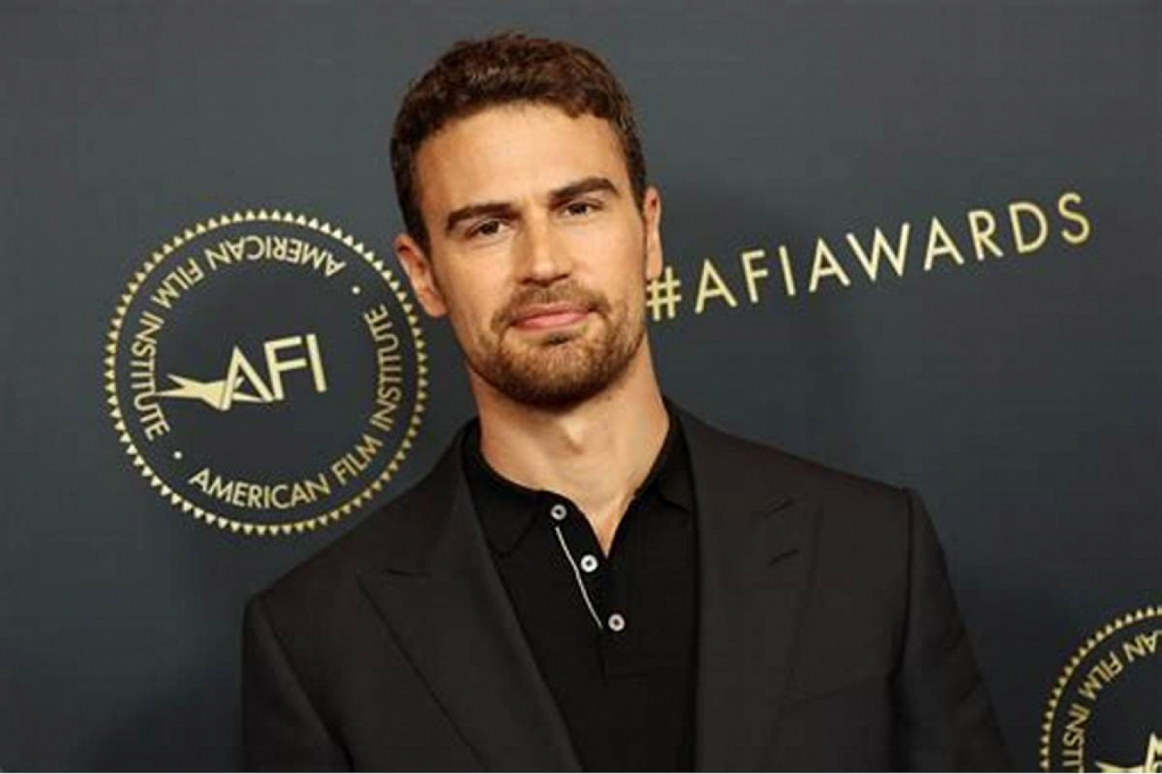 Theo James İstanbul'da mı? Theo James ziyaretinin perde arkası