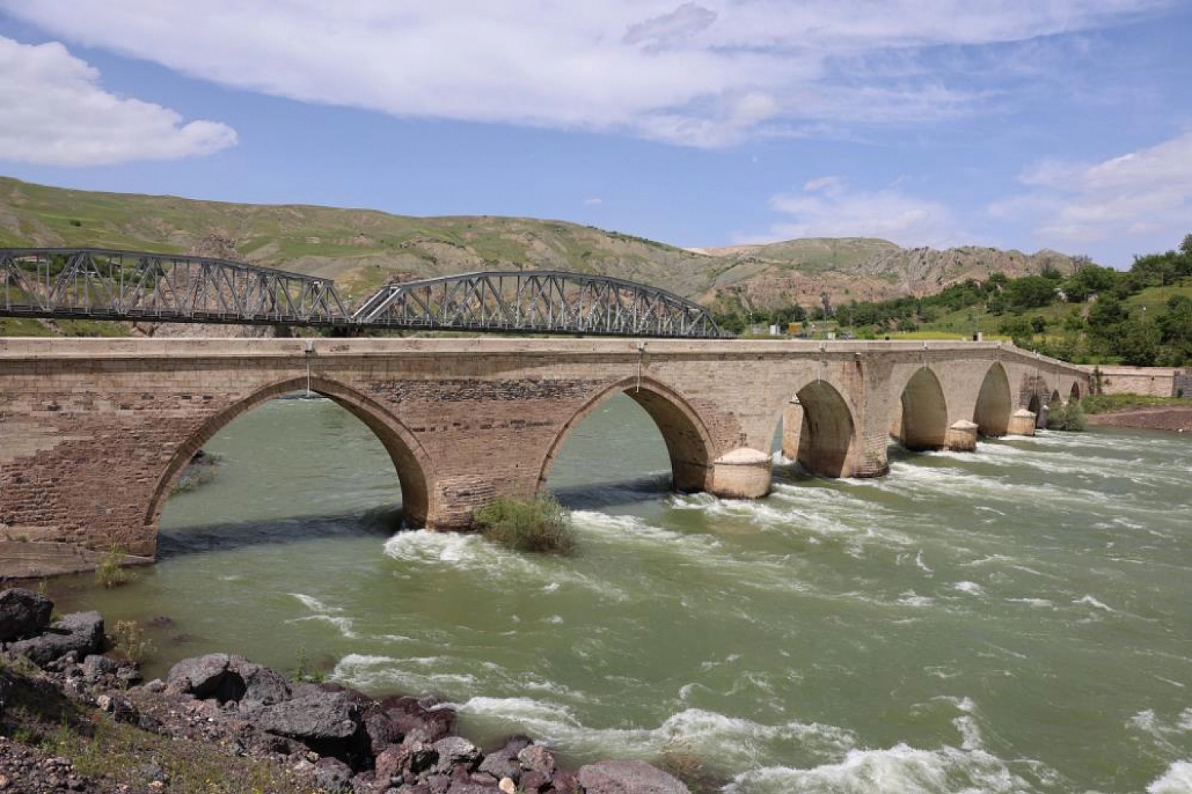 Palu'daki tarihi yapılar fotoğraf karelerine yansıdı