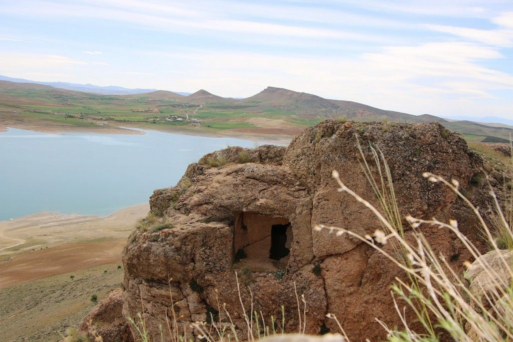 Urartular dönemine ait Tanrıverdi Kalesi ilk günkü ihtişamını koruyor