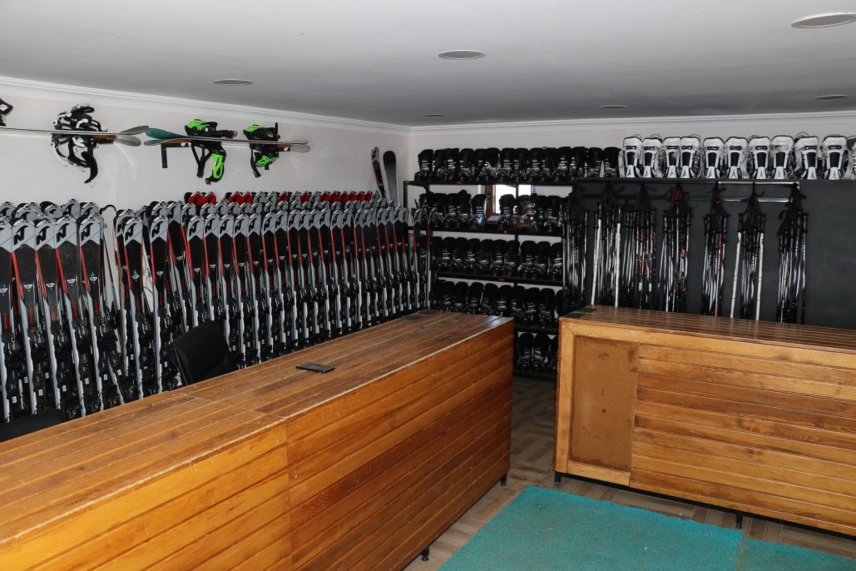 Göl manzaralı kayak merkezi sezona hazırlanıyor