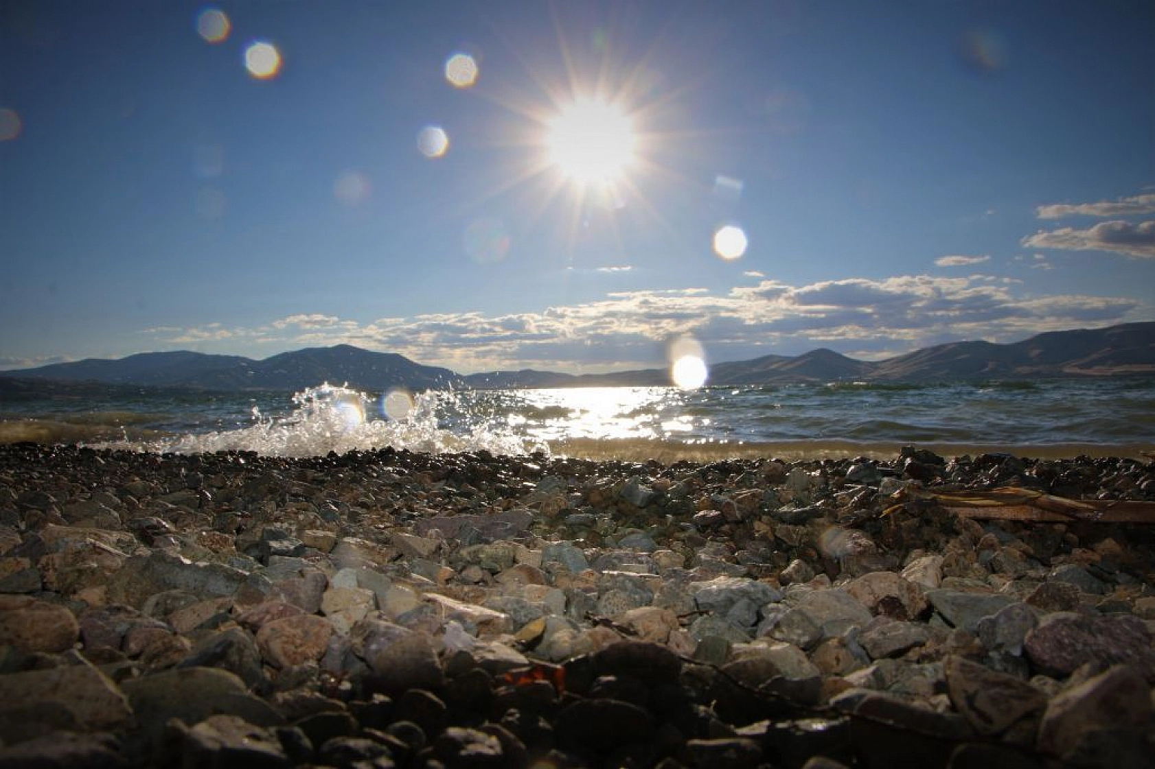 Hazar Gölü'nde günbatımı kartpostallık görüntüler oluşturdu