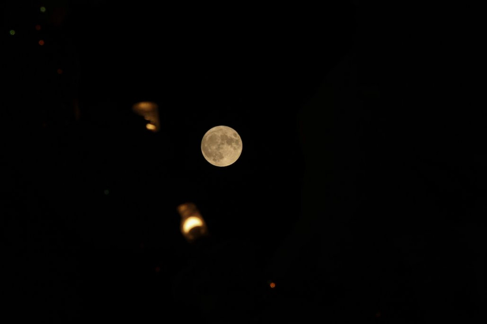 Elazığ'da Kartpostallık Süper Ay Manzarası