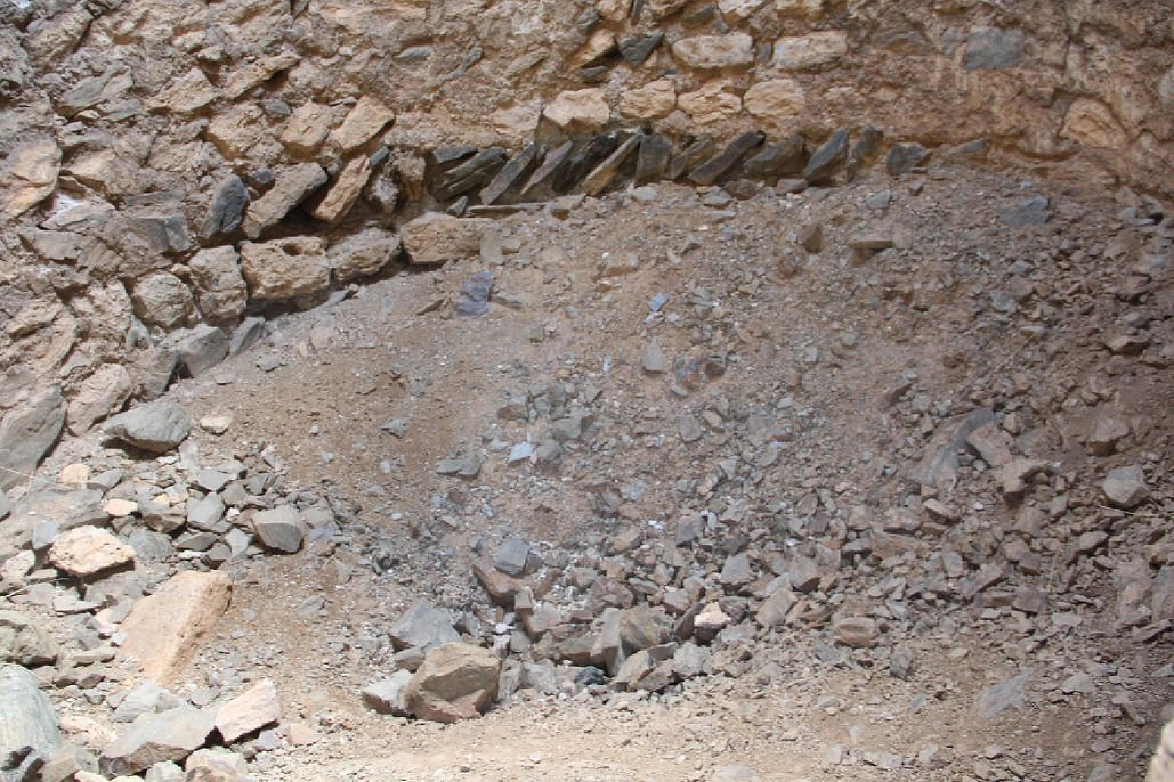 800 Yıllık Kümbet Zamana Direniyor