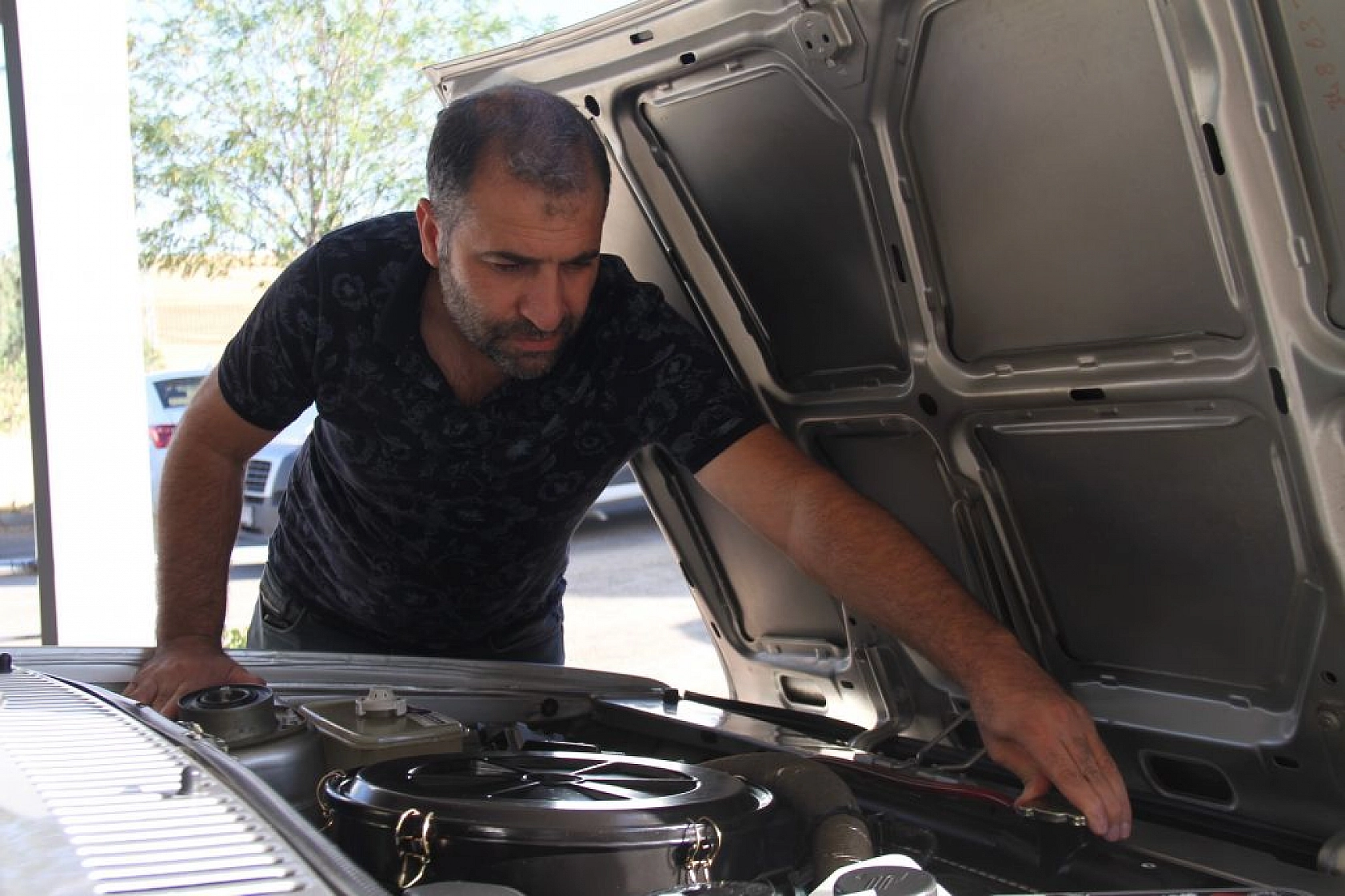 13 bin kilometredeki 2000 model 'Şahini'ne gözü gibi bakıyor