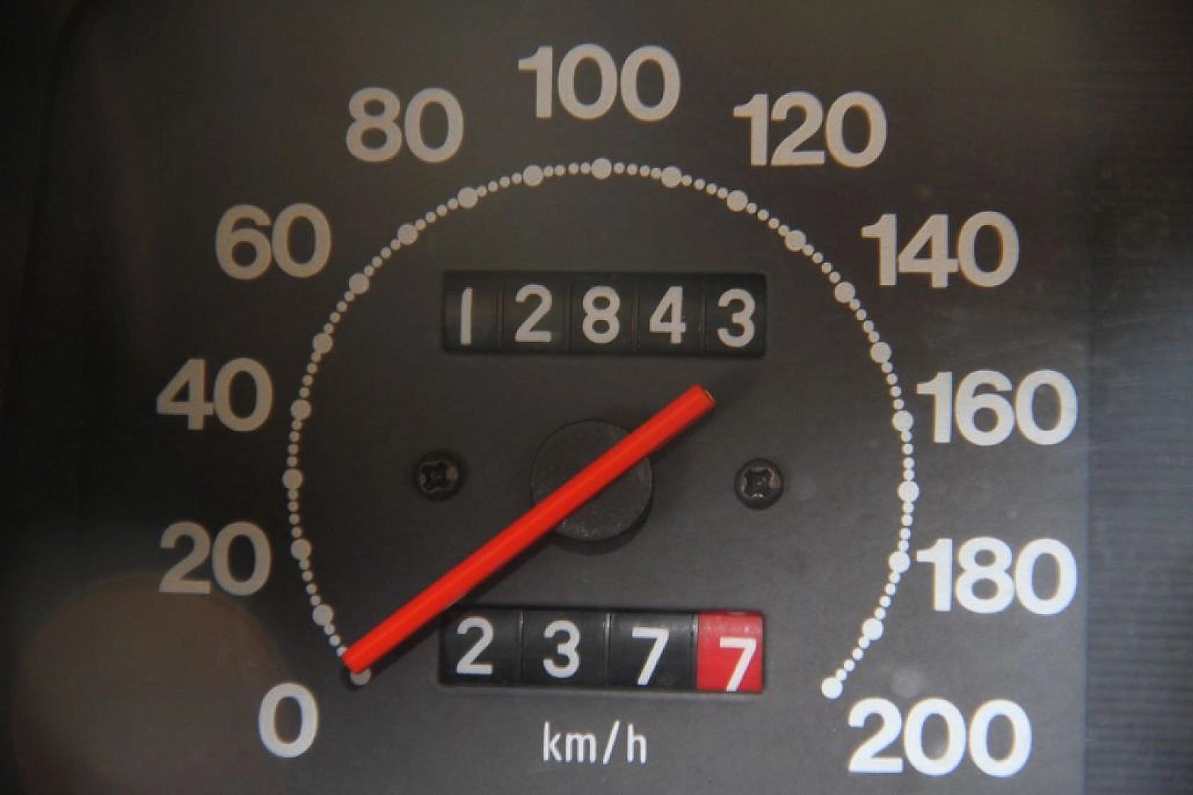 13 bin kilometredeki 2000 model 'Şahini'ne gözü gibi bakıyor