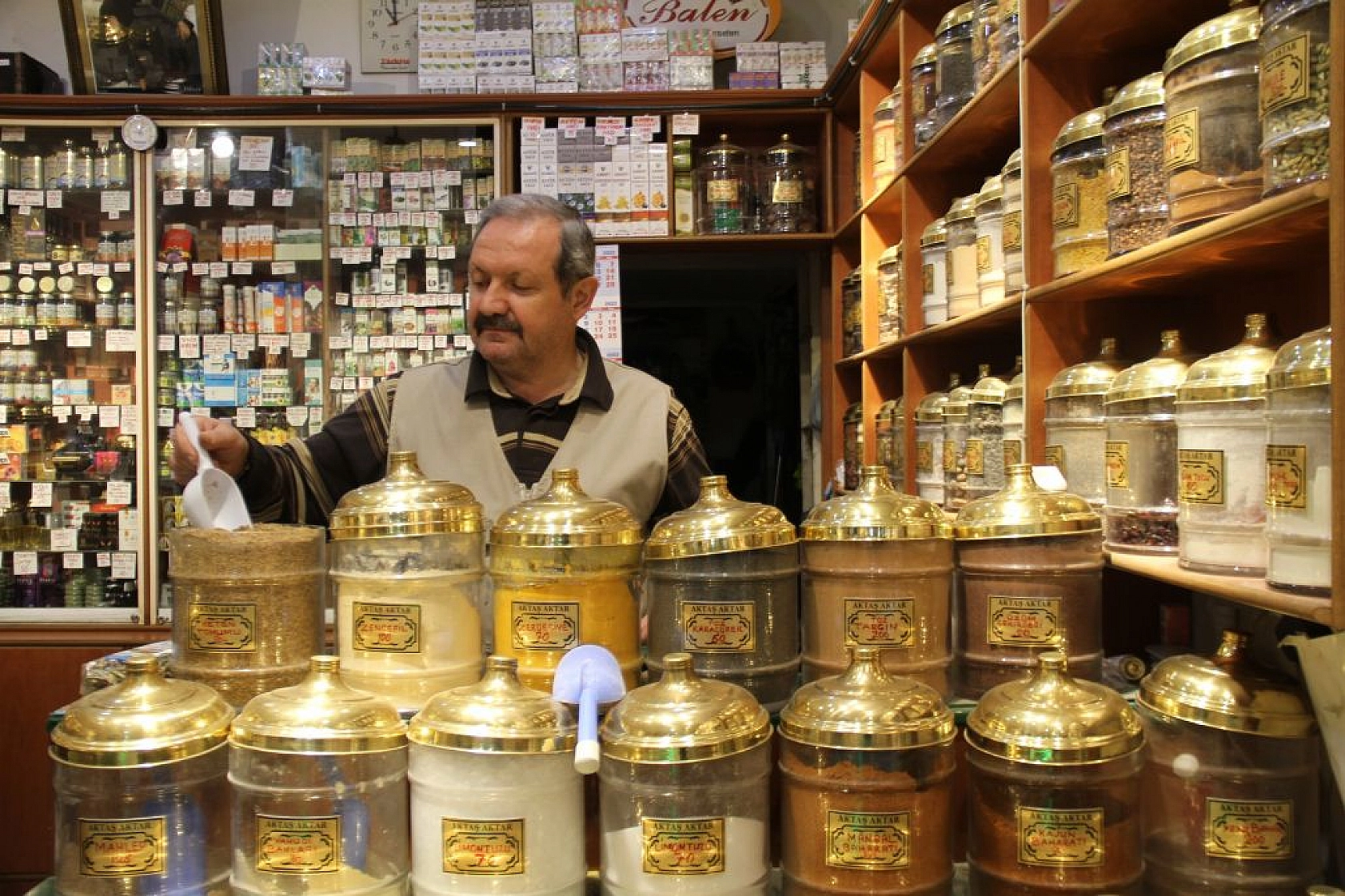 Bu aile 3 kuşaktır Elazığ'a şifa dağıtıyor