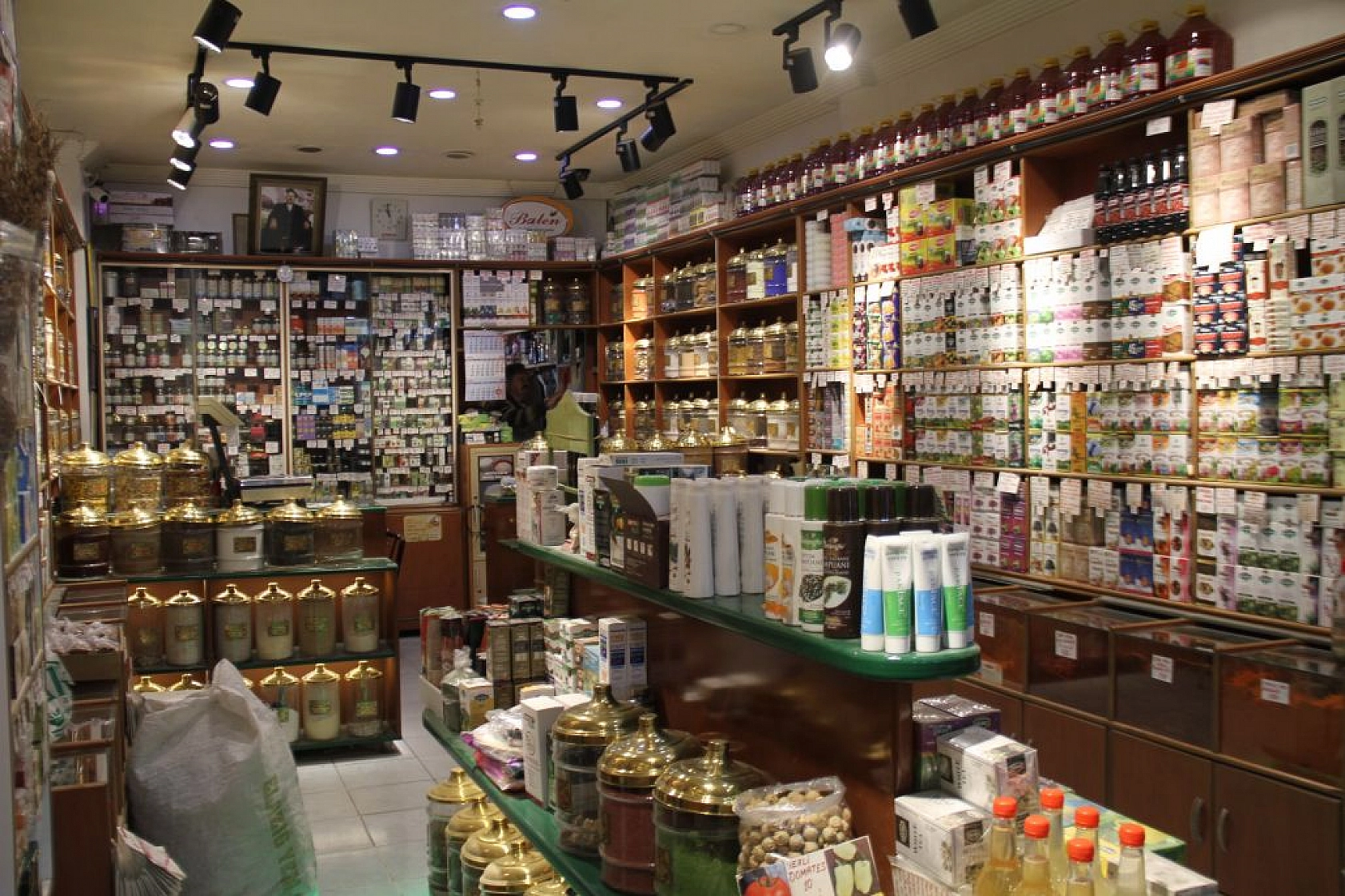 Bu aile 3 kuşaktır Elazığ'a şifa dağıtıyor