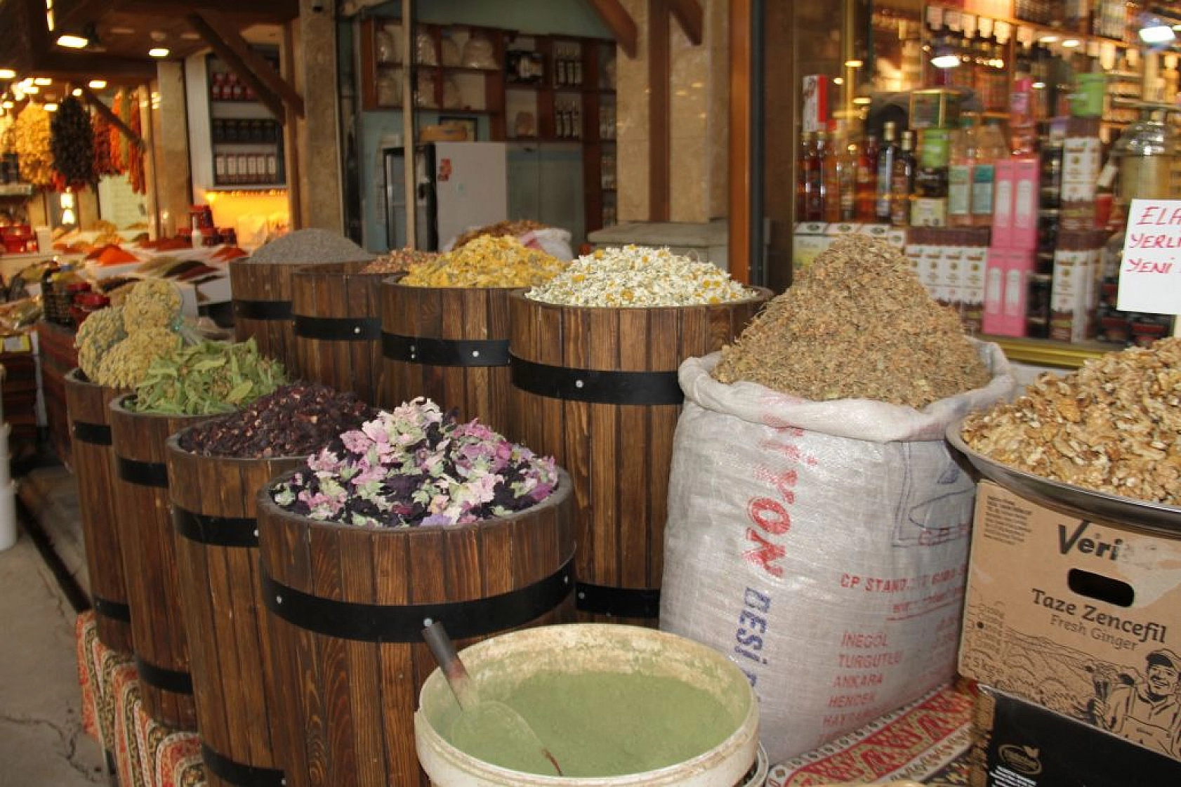 Bu aile 3 kuşaktır Elazığ'a şifa dağıtıyor