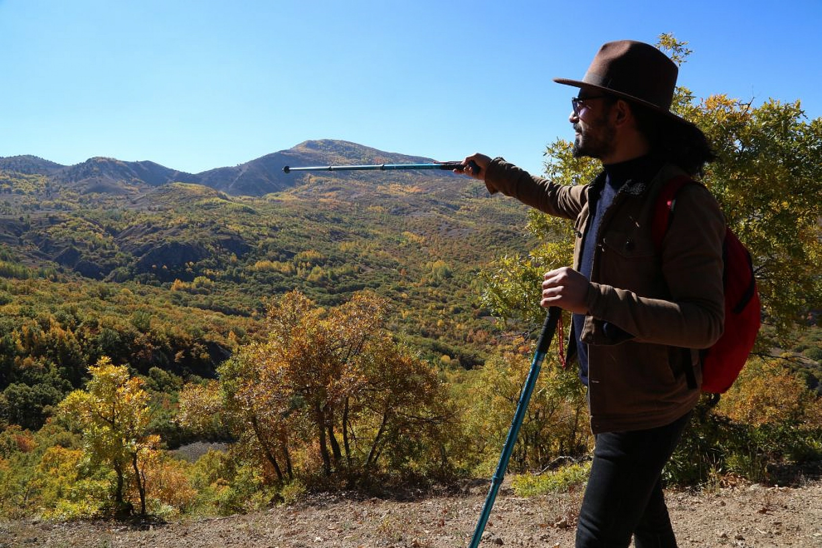 Sonbahar renklerine bürünen Tunceli'de doğa, görsel şölen sunuyor