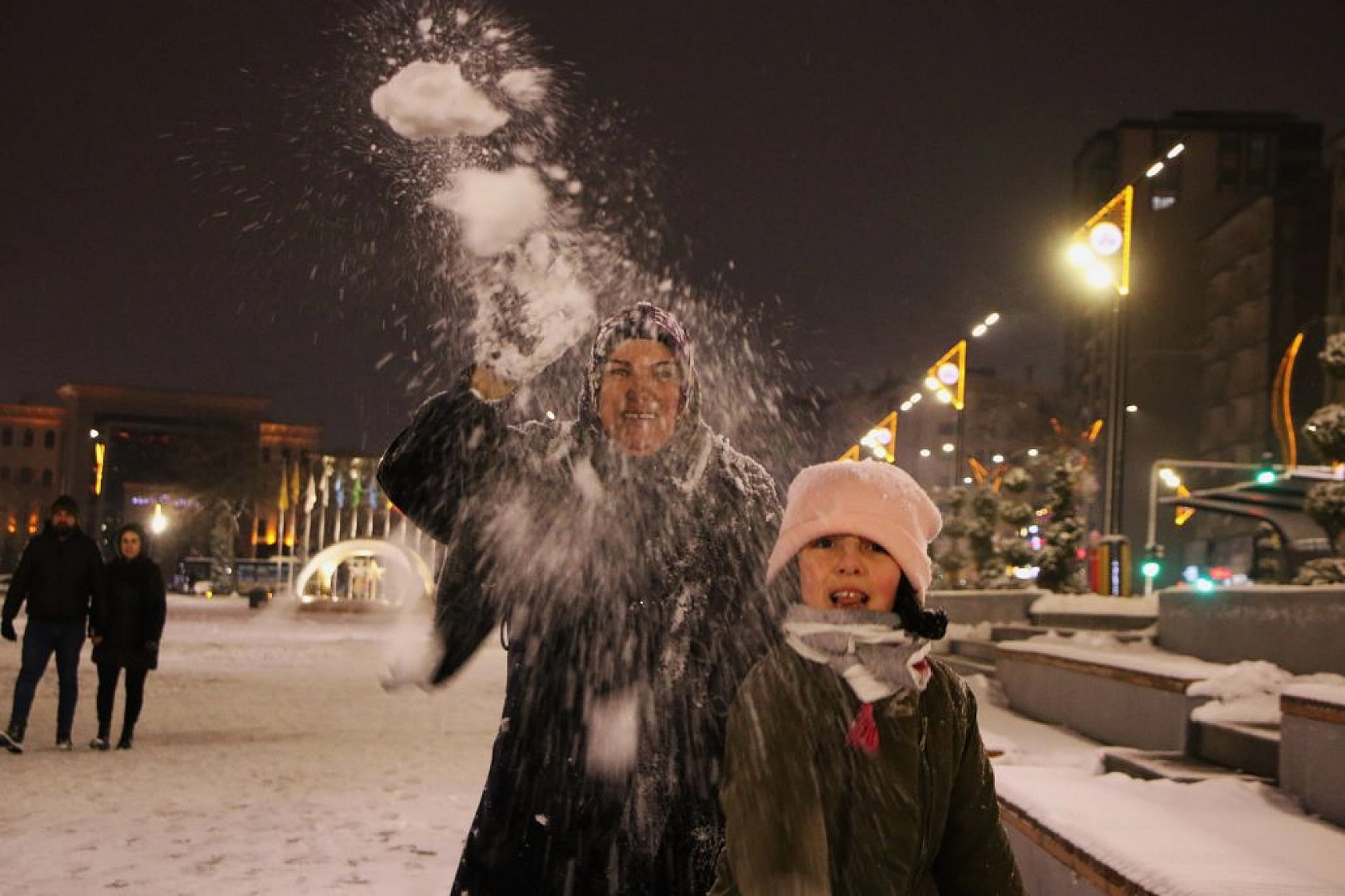 Elazığ'da kar kartpostallık görüntüler oluşturdu