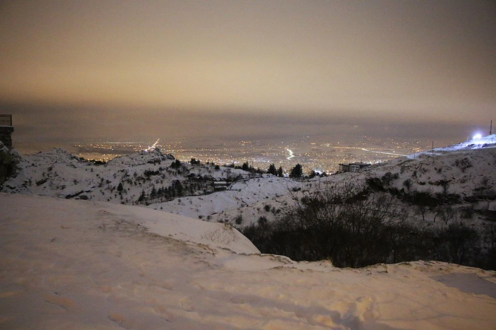 Elazığ'da kar kartpostallık görüntüler oluşturdu