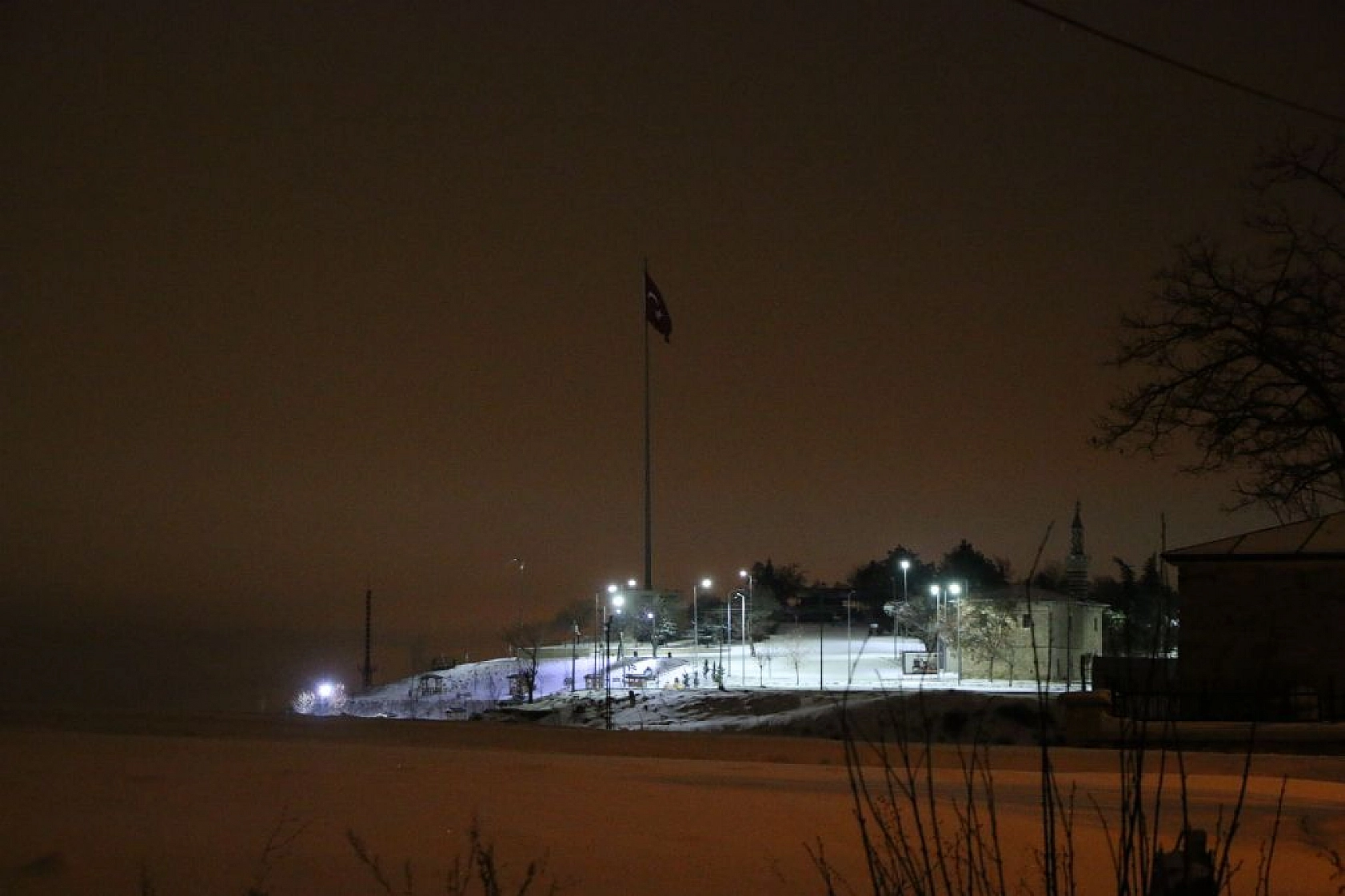 Elazığ'da kar kartpostallık görüntüler oluşturdu