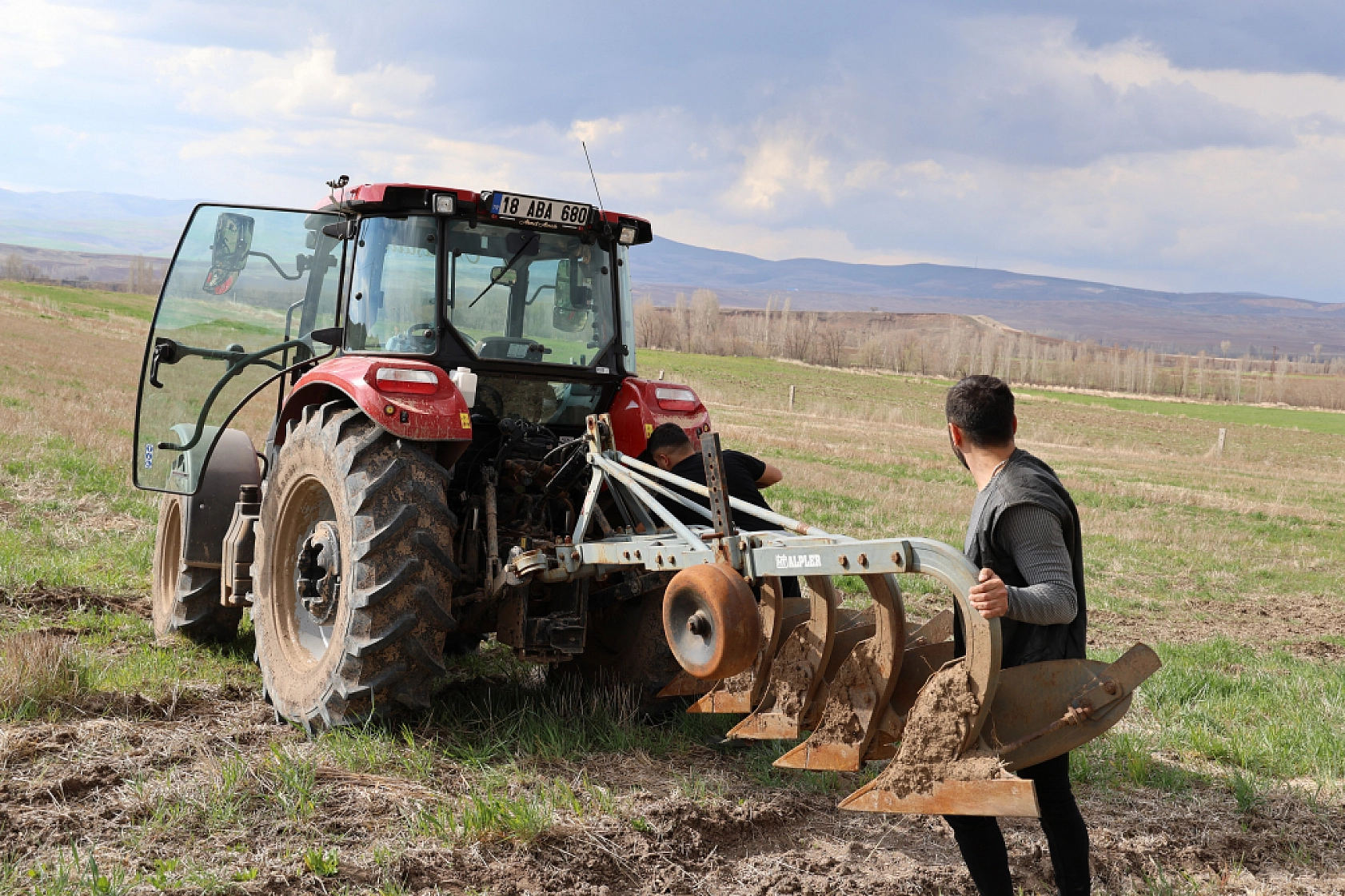Üniversite Eğitimini Tamamlayıp Toprağa Döndü
