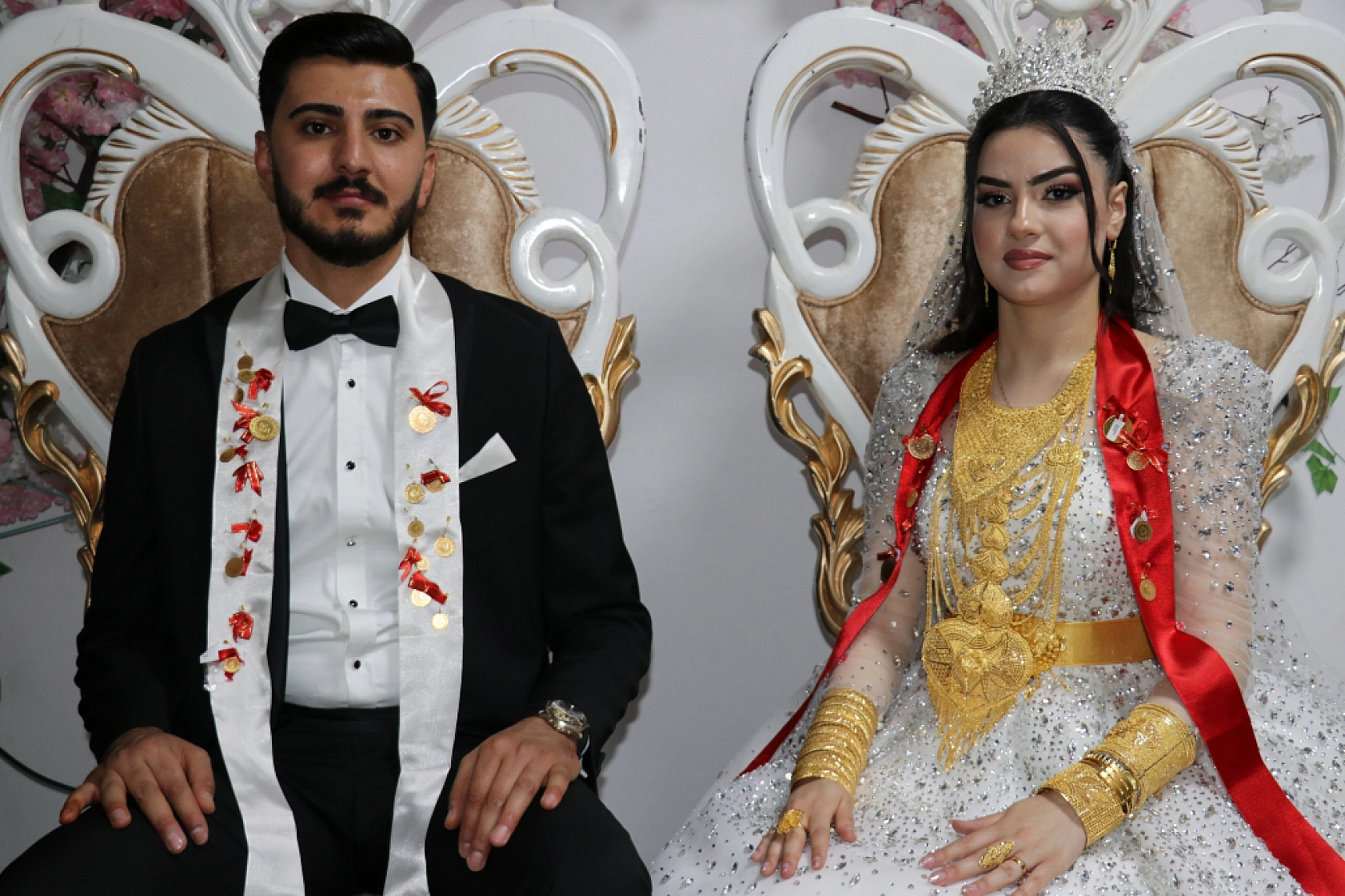 Aşiret Düğününde Geline 3 Kilo Altın, Damada 4 Milyon TL Takıldı