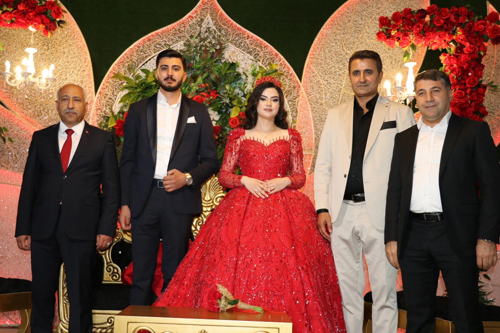 Aşiret Düğününde Geline 3 Kilo Altın, Damada 4 Milyon TL Takıldı