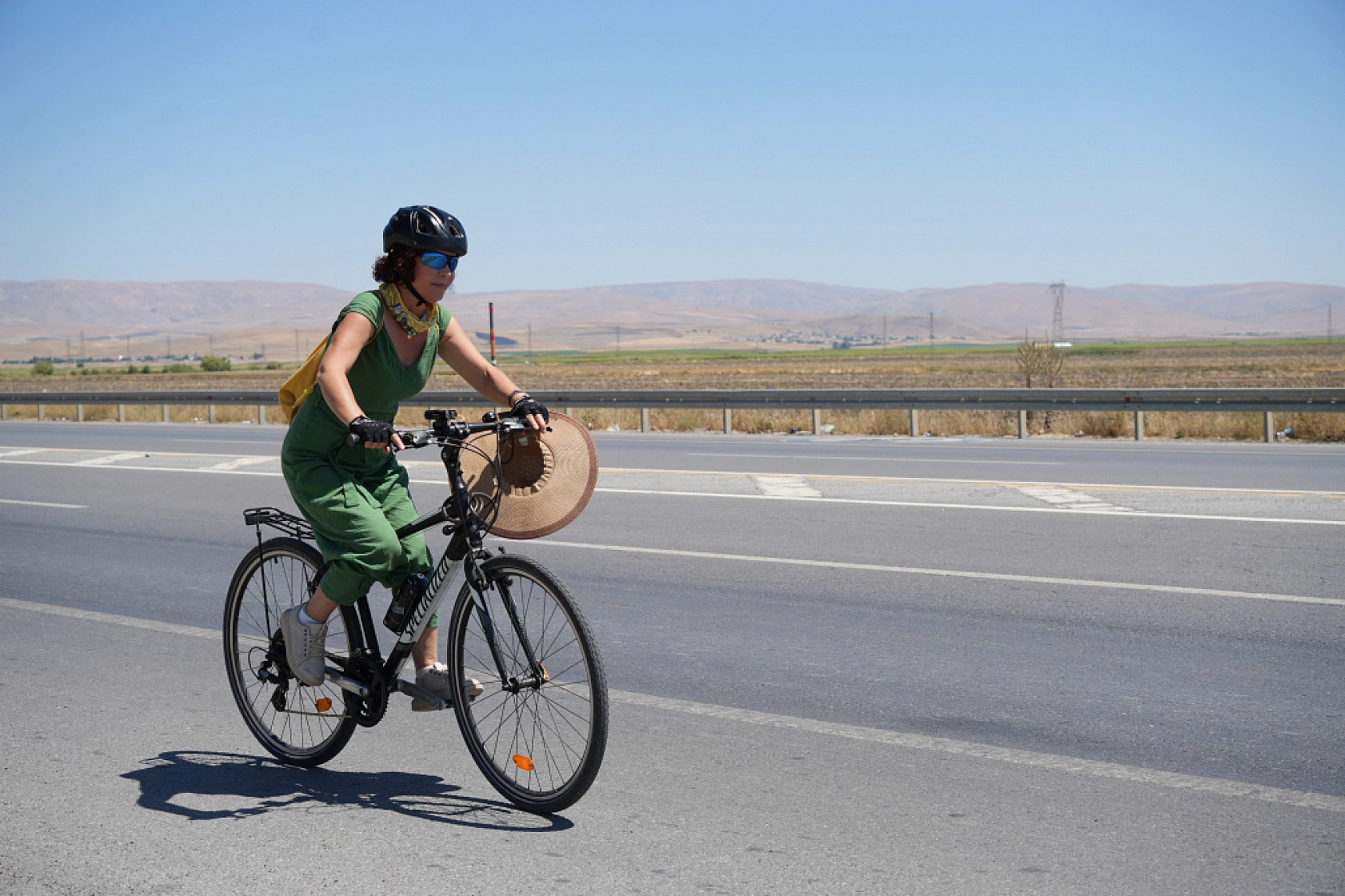 Yalova'dan Bisikletiyle Yola Çıktı, Elazığ Tunceli Ve Bingöl'ü Gezdi, Son Durağı Muş Oldu
