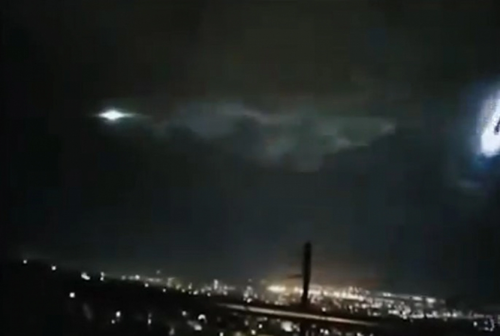 Videoyu izleyenler 'bir bu eksikti' diyor! Adeta gökyüzüne delik açıldı 