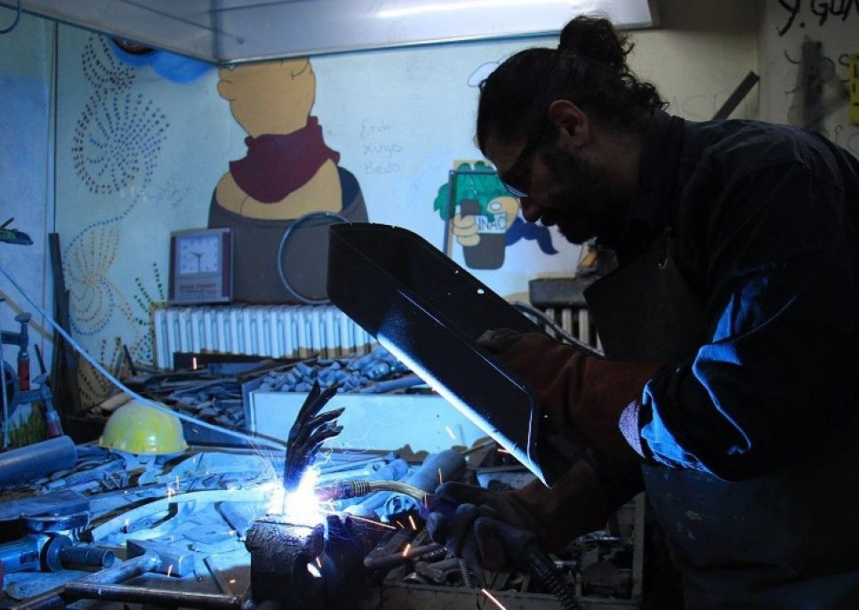 Her atık çöp değil, metali sanata çeviren 'Demir Adam'