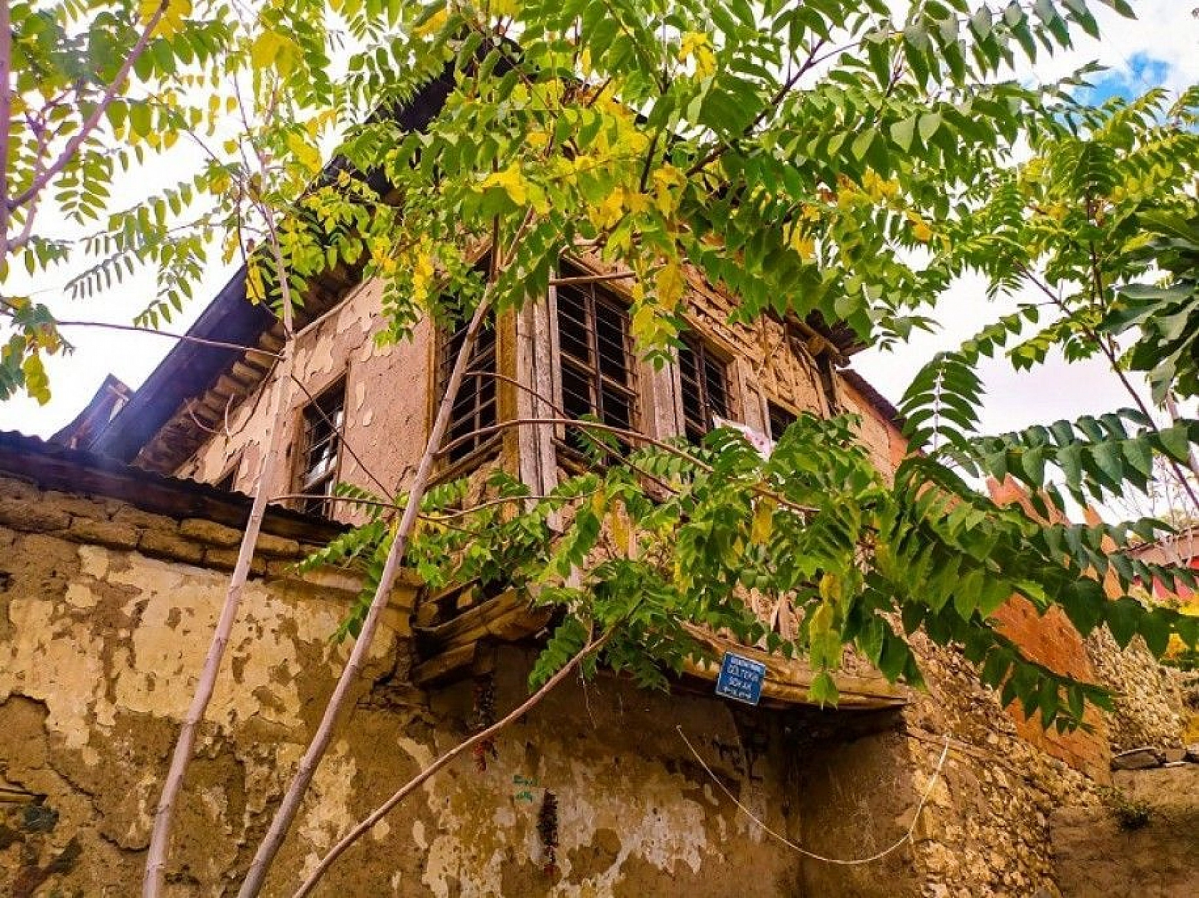 Hüseynik Mahallesi'ndeki tarihi konaklar, sonbaharla birlikte ayrı bir güzelliğe büründü