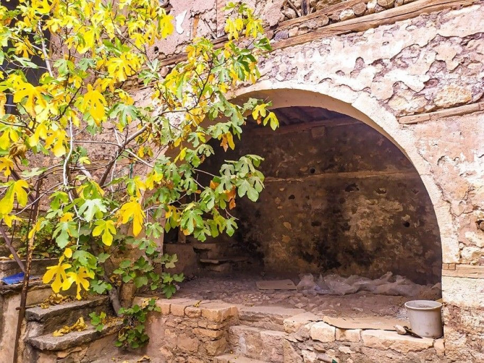 Hüseynik Mahallesi'ndeki tarihi konaklar, sonbaharla birlikte ayrı bir güzelliğe büründü